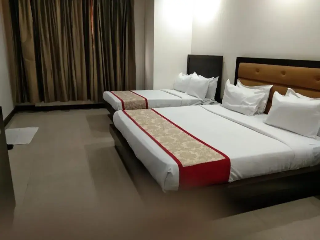 Bed in Zenith Hotel - Delhi Airport