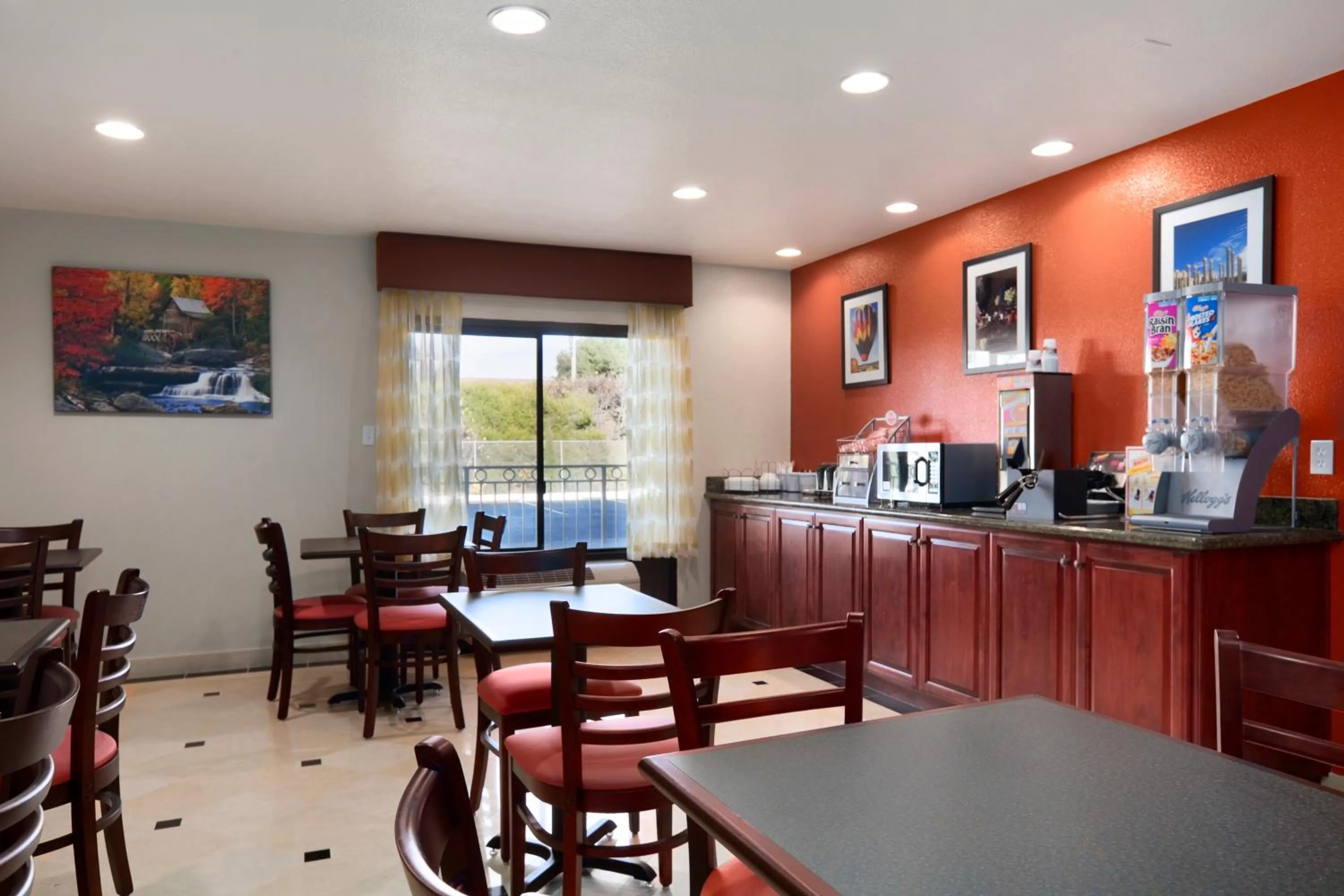 Restaurant/places to eat in Super 8 by Wyndham Vallejo/Napa Valley