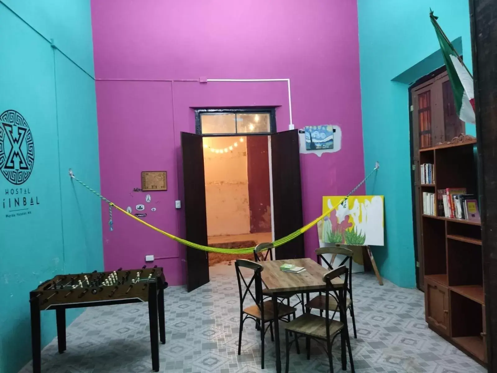 Library in Hostal Xiinbal