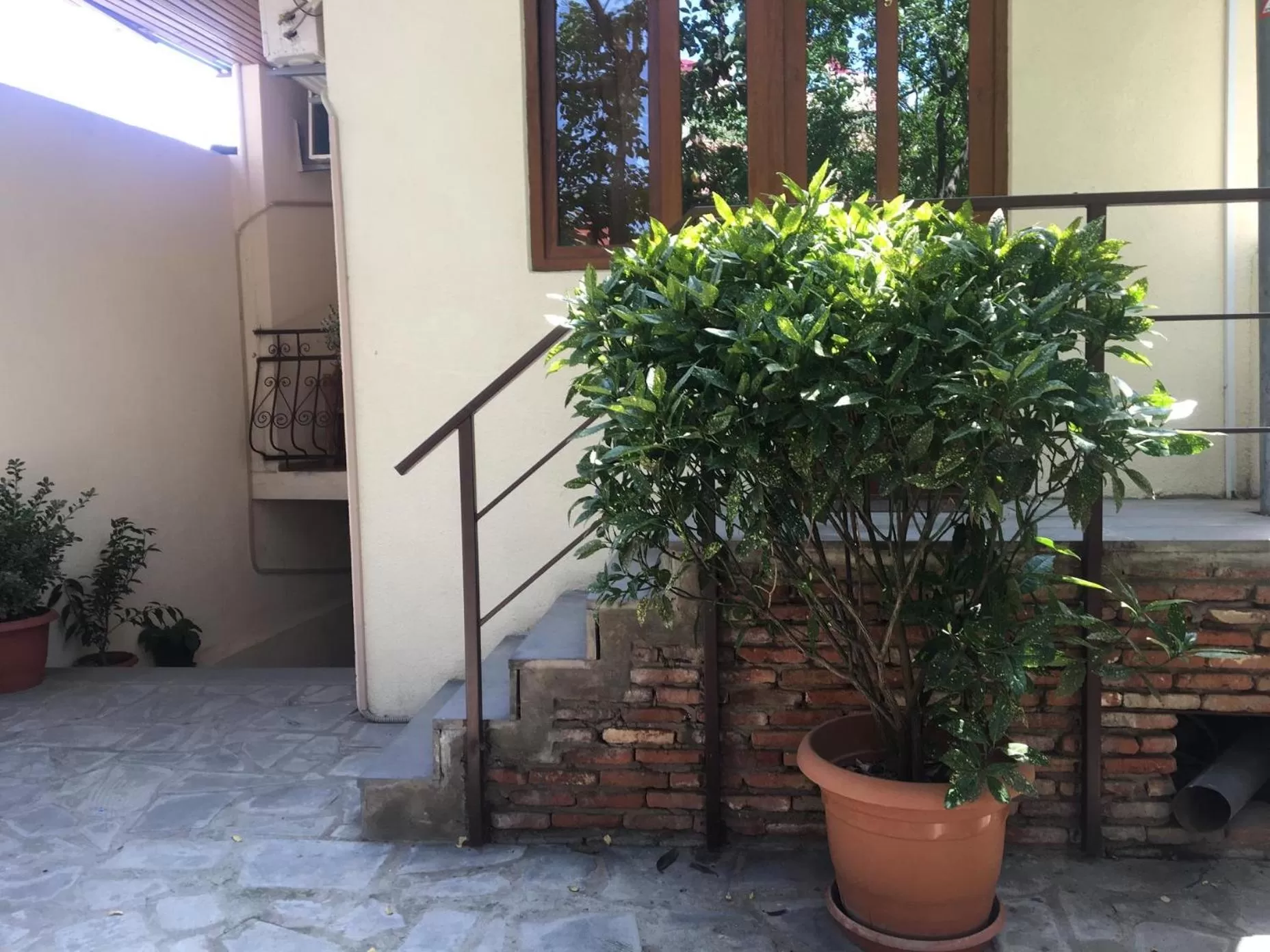 Photo of the whole room in Heyvany