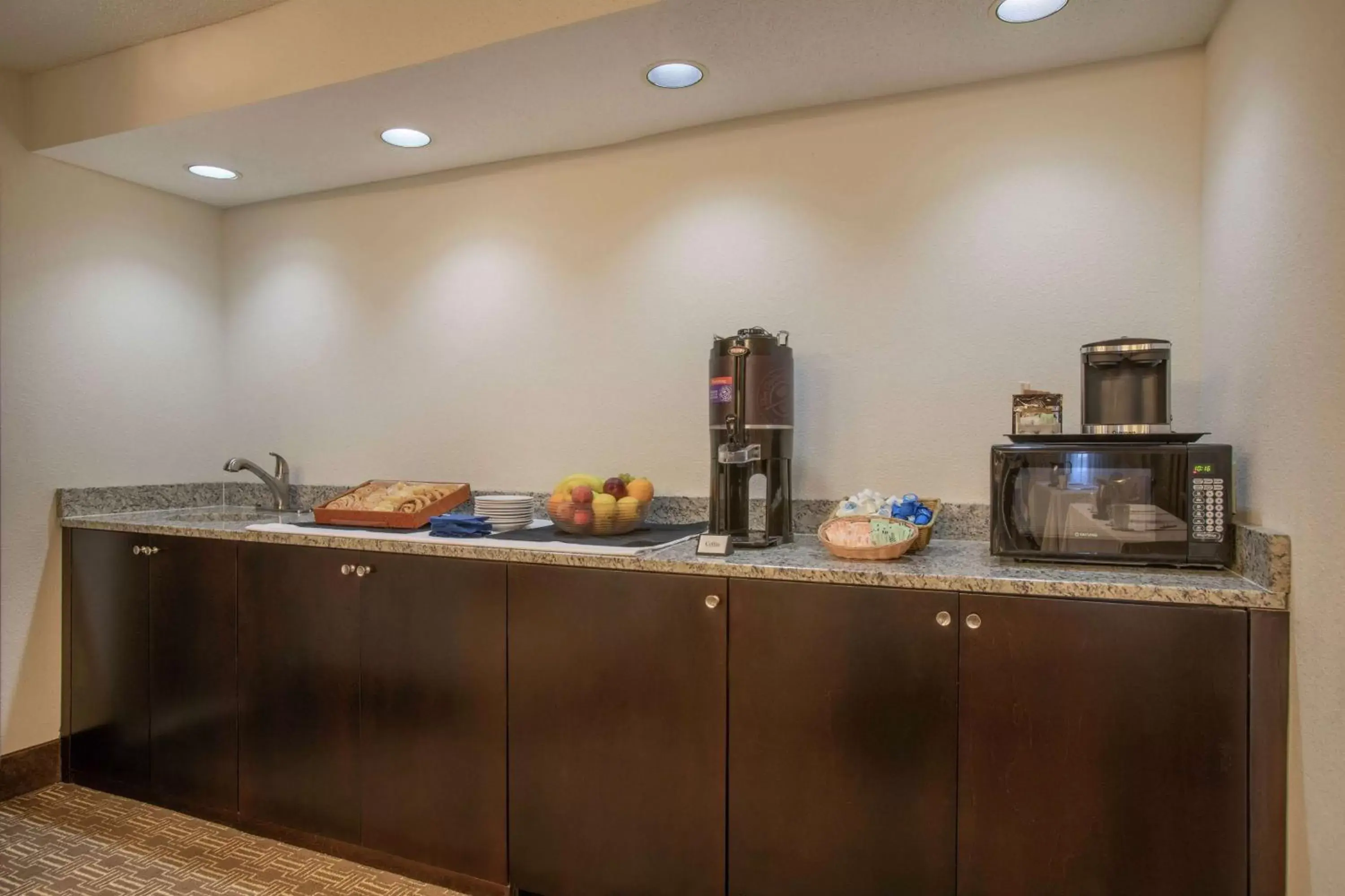 Meeting/conference room in DoubleTree Suites by Hilton Nashville Airport