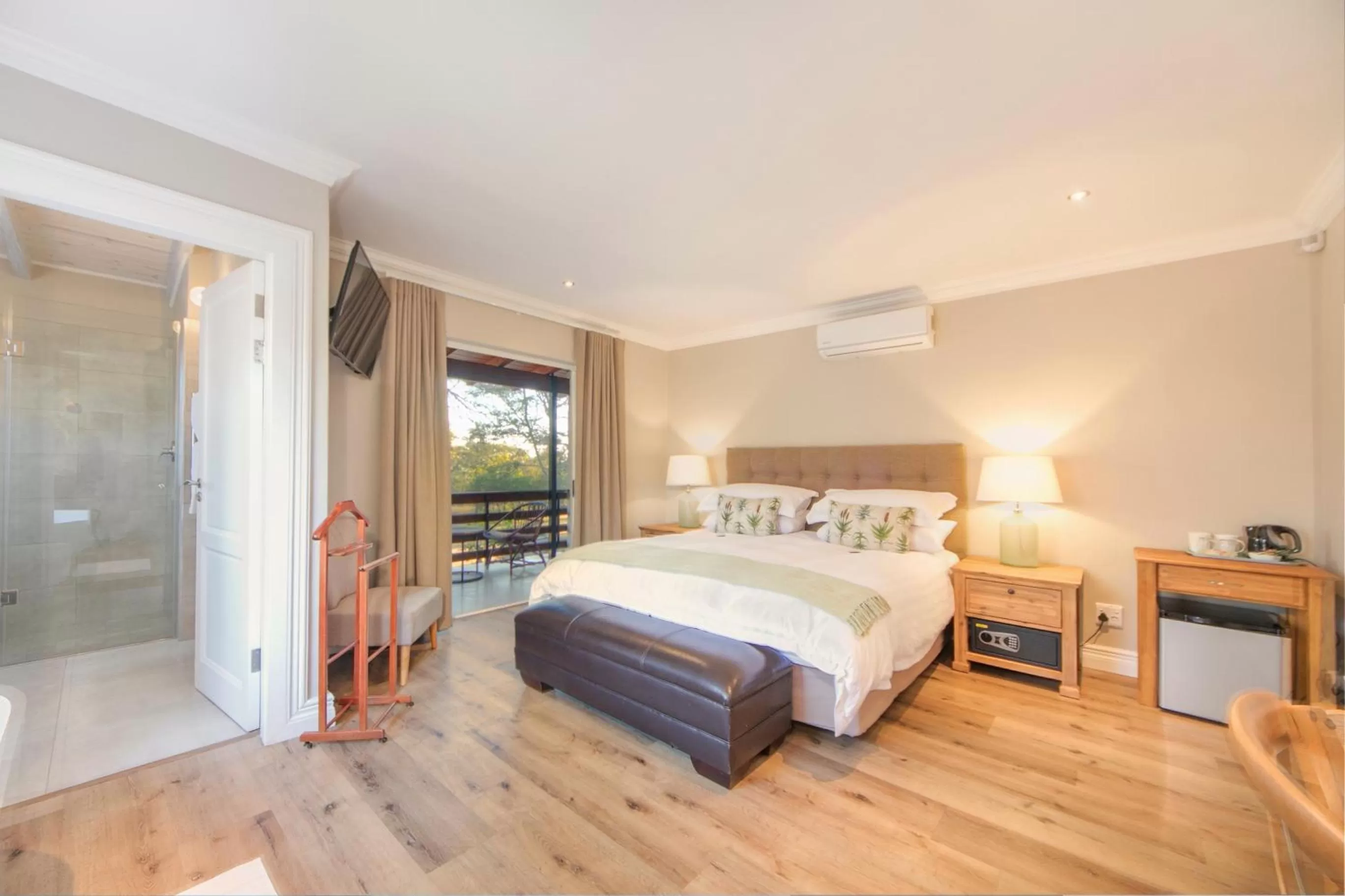 Photo of the whole room, Bed in Amberhall Guesthouse