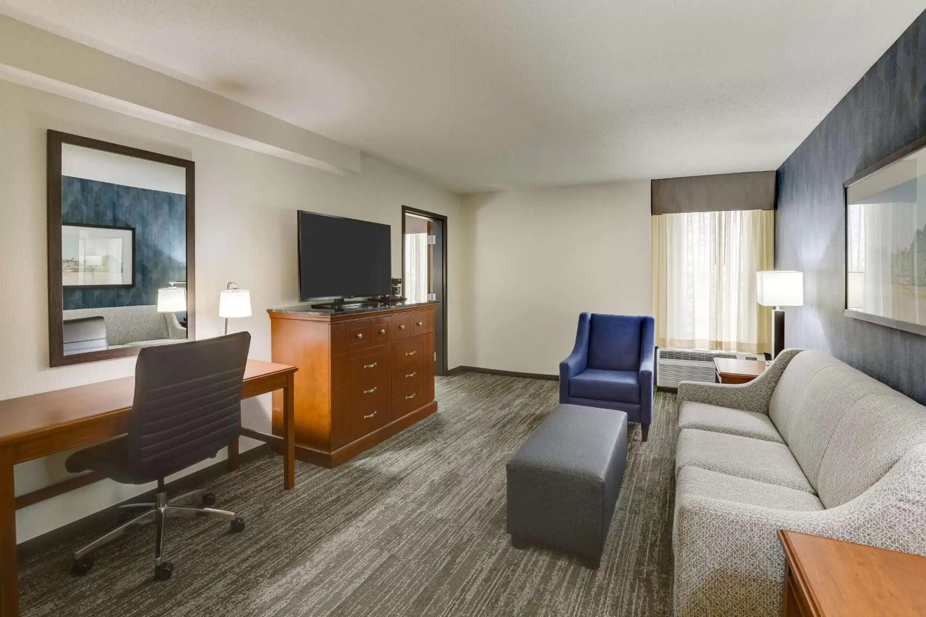 Bedroom, Seating Area in Drury Inn & Suites St. Louis St. Peters