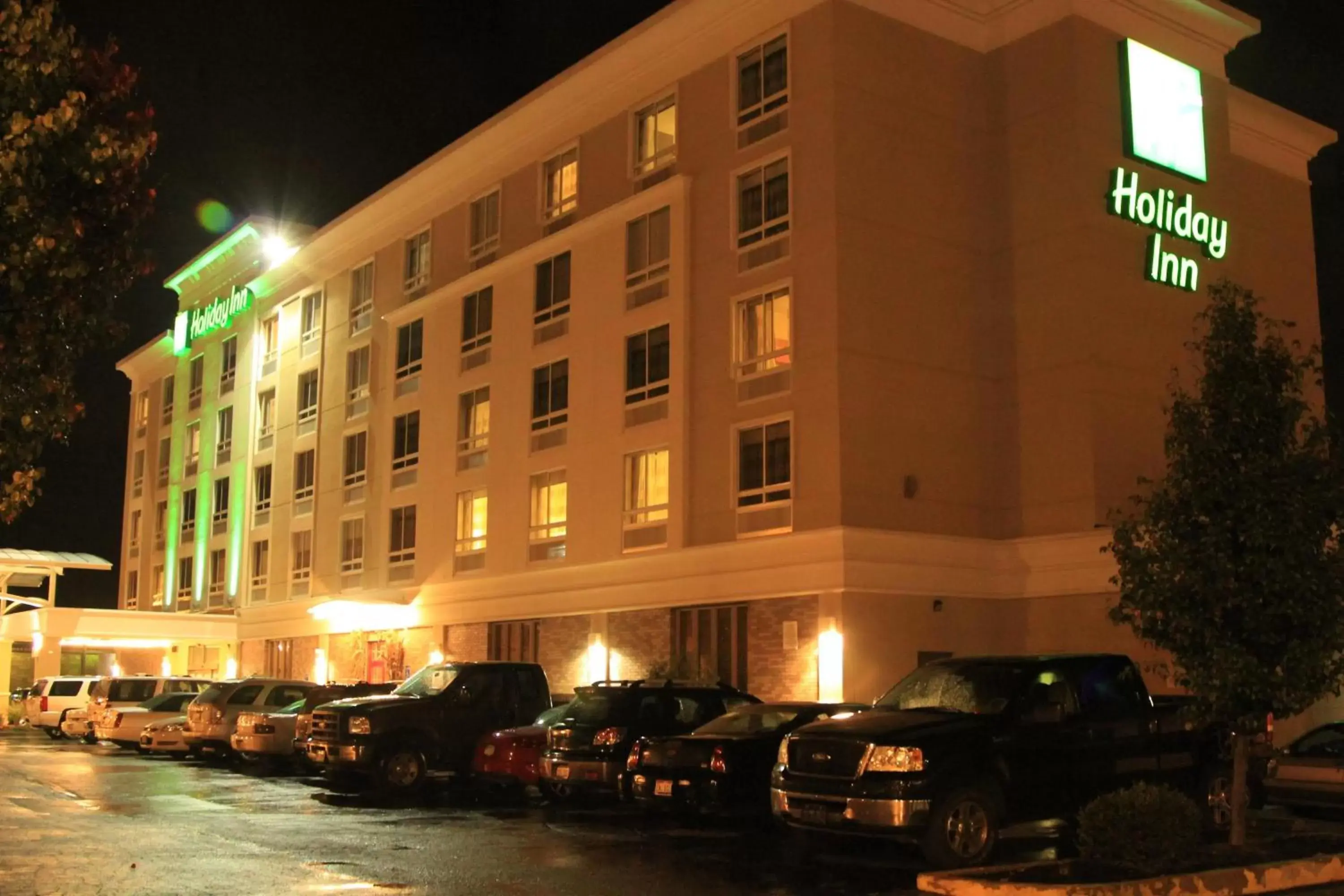Property Building in Holiday Inn Portsmouth Downtown, an IHG Hotel