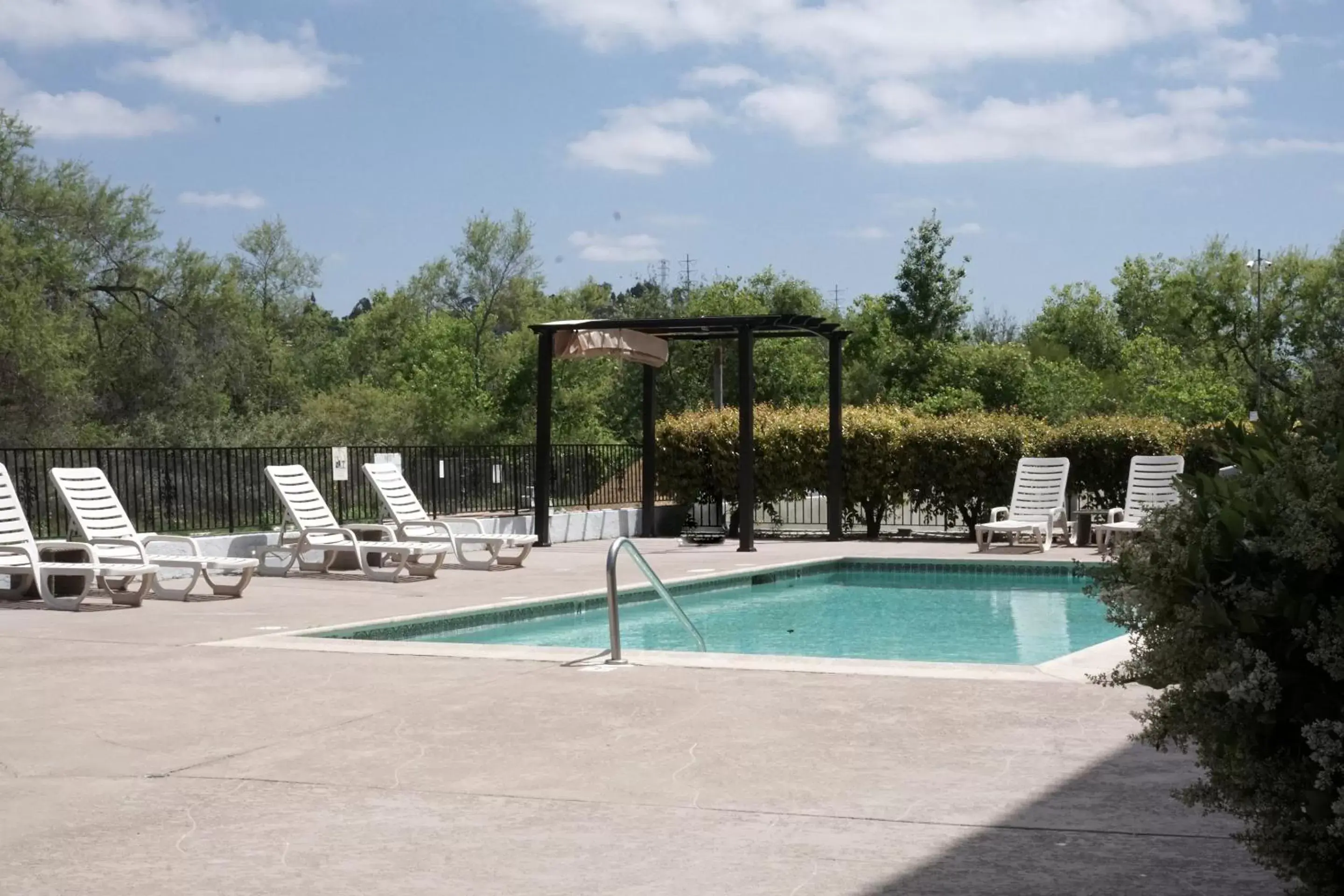 Swimming Pool in Riverleaf Inn Mission Valley