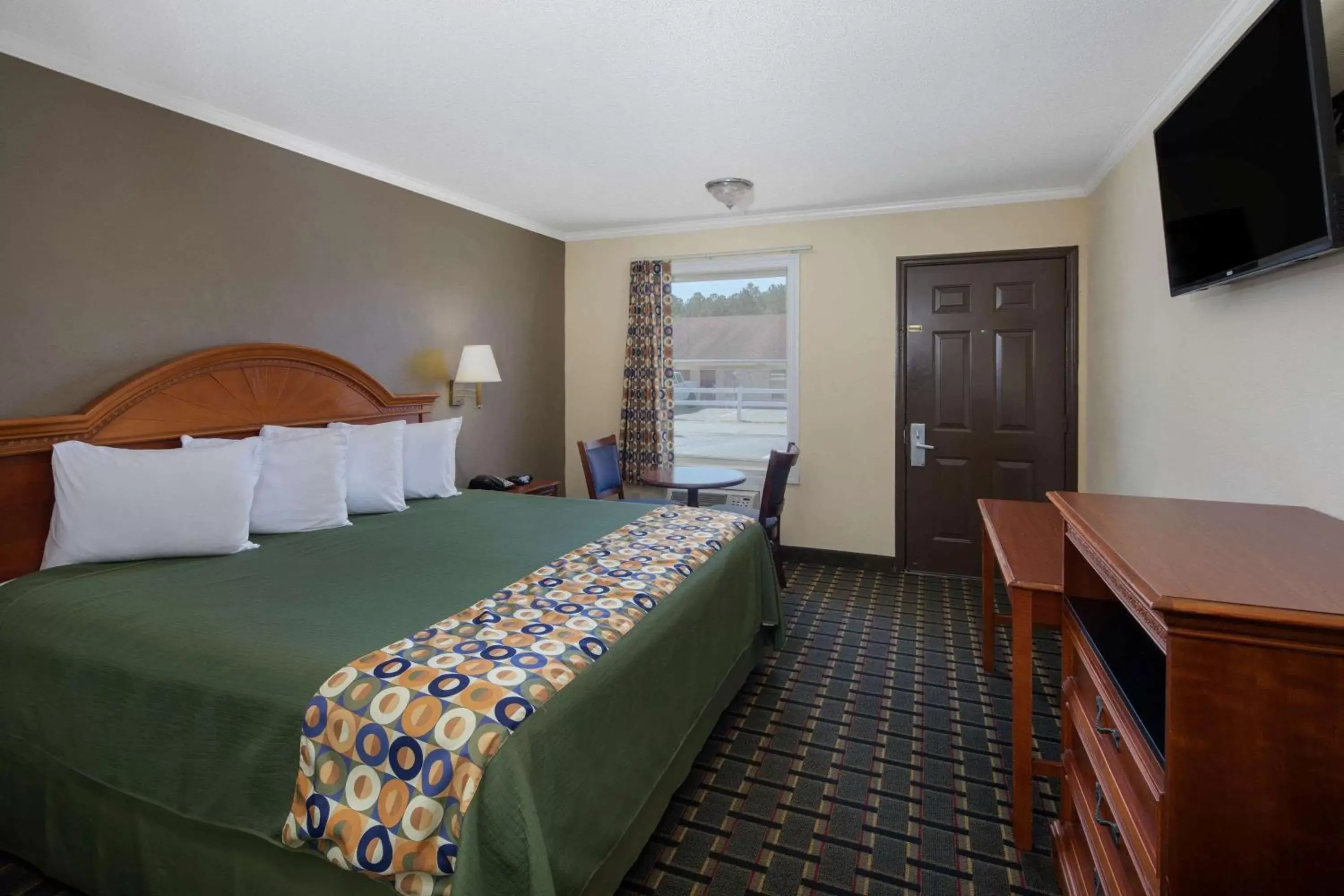 Photo of the whole room, Bed in Travelodge by Wyndham Orangeburg