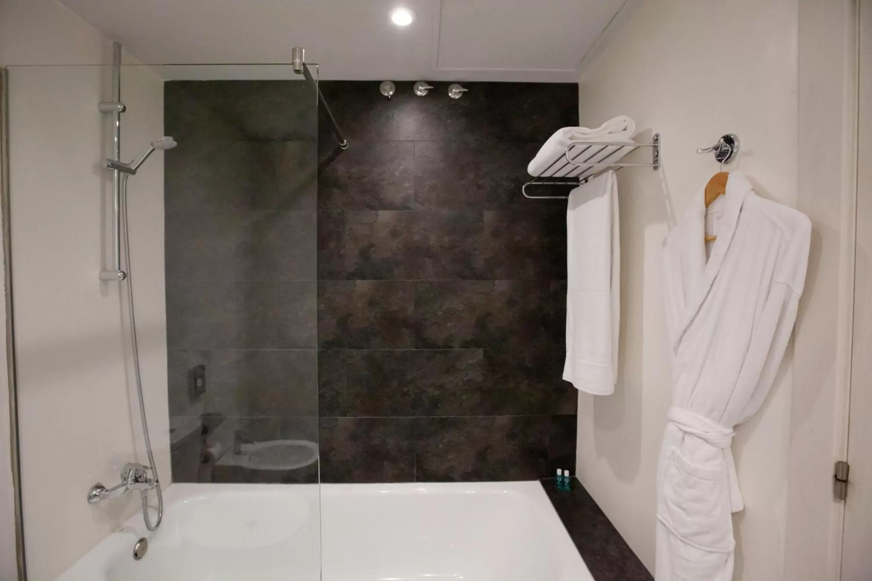 Bathroom in Hotel Concordia Barcelona