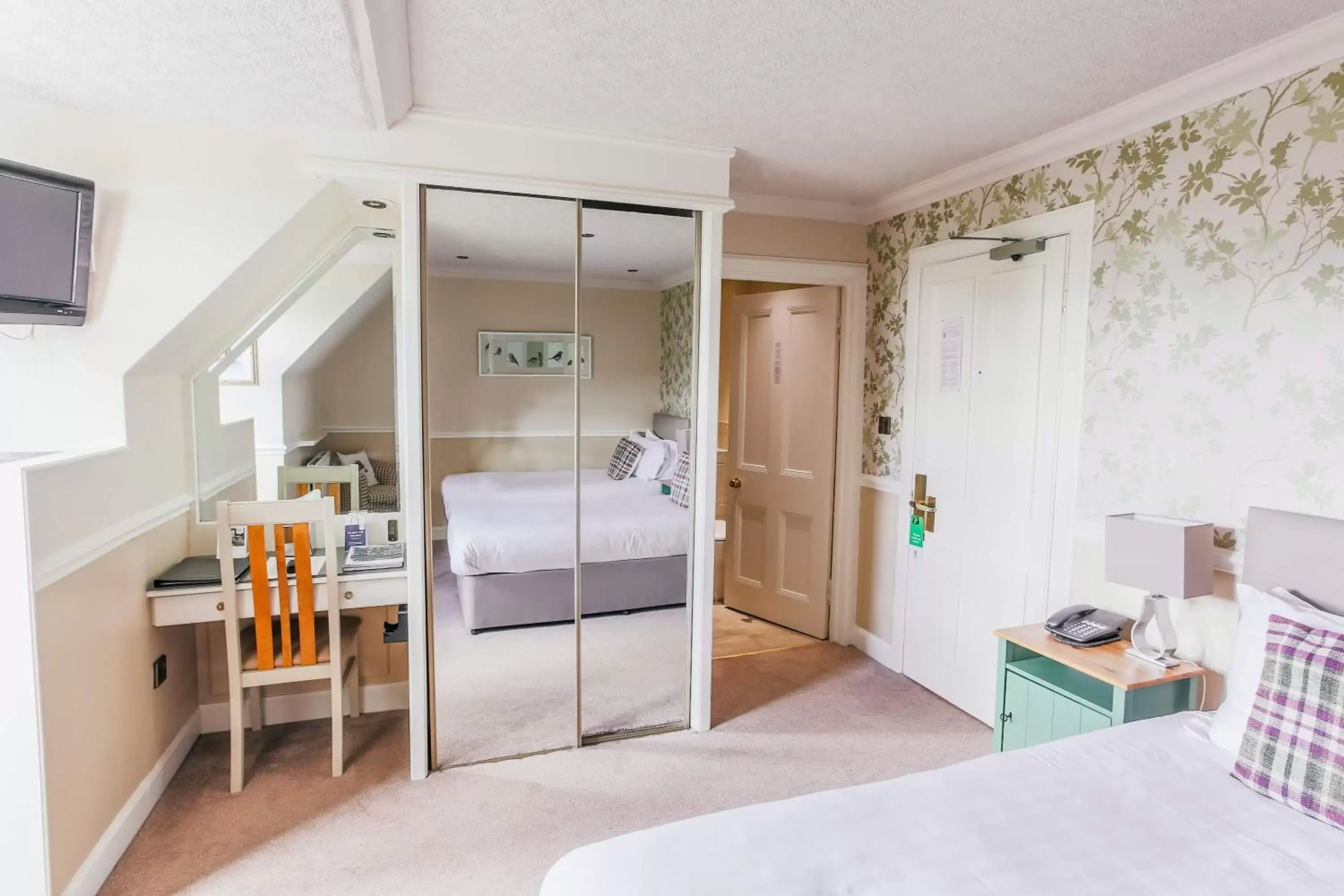 Bedroom in Braid Hills Hotel