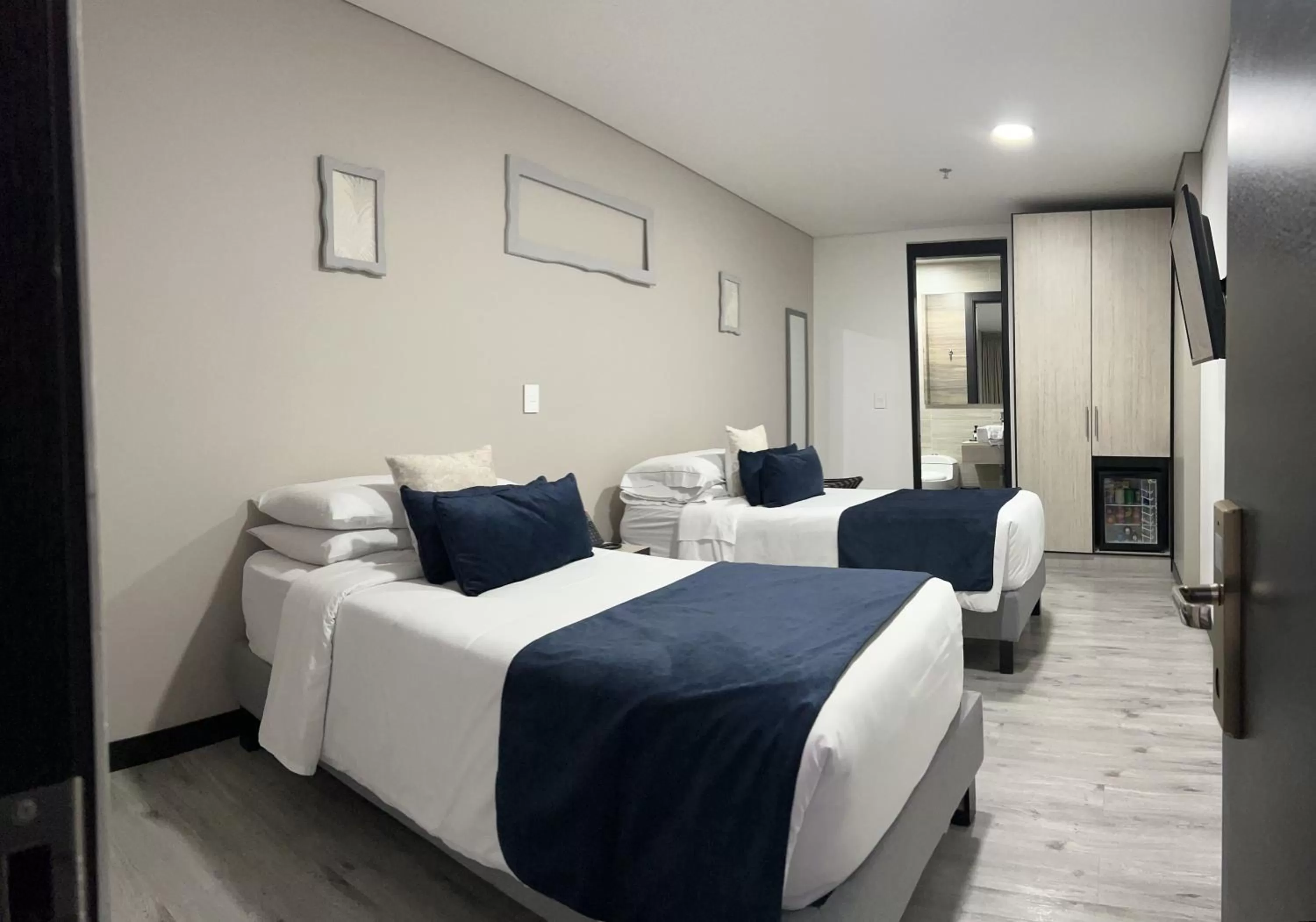 Photo of the whole room, Bed in Hotel WLH Silver Bogota - White Lighthouse