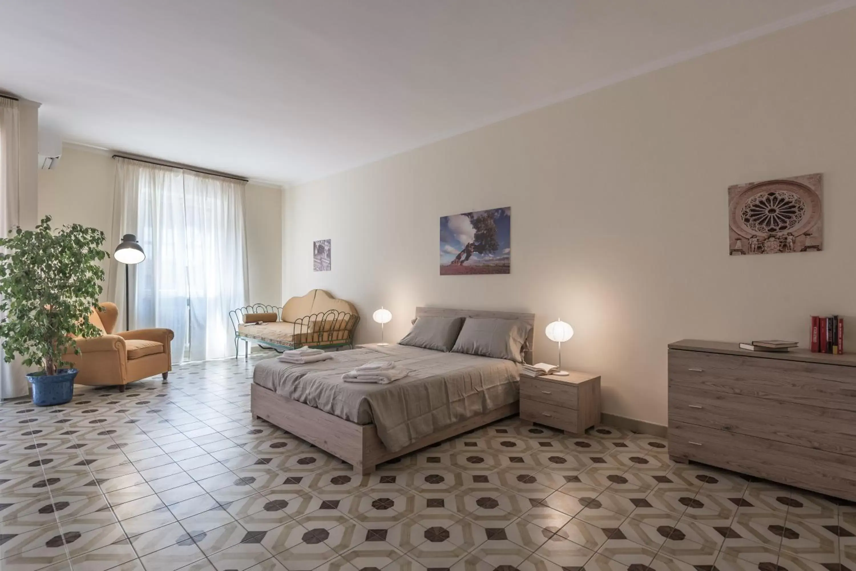 Photo of the whole room, Bed in Suite della villa
