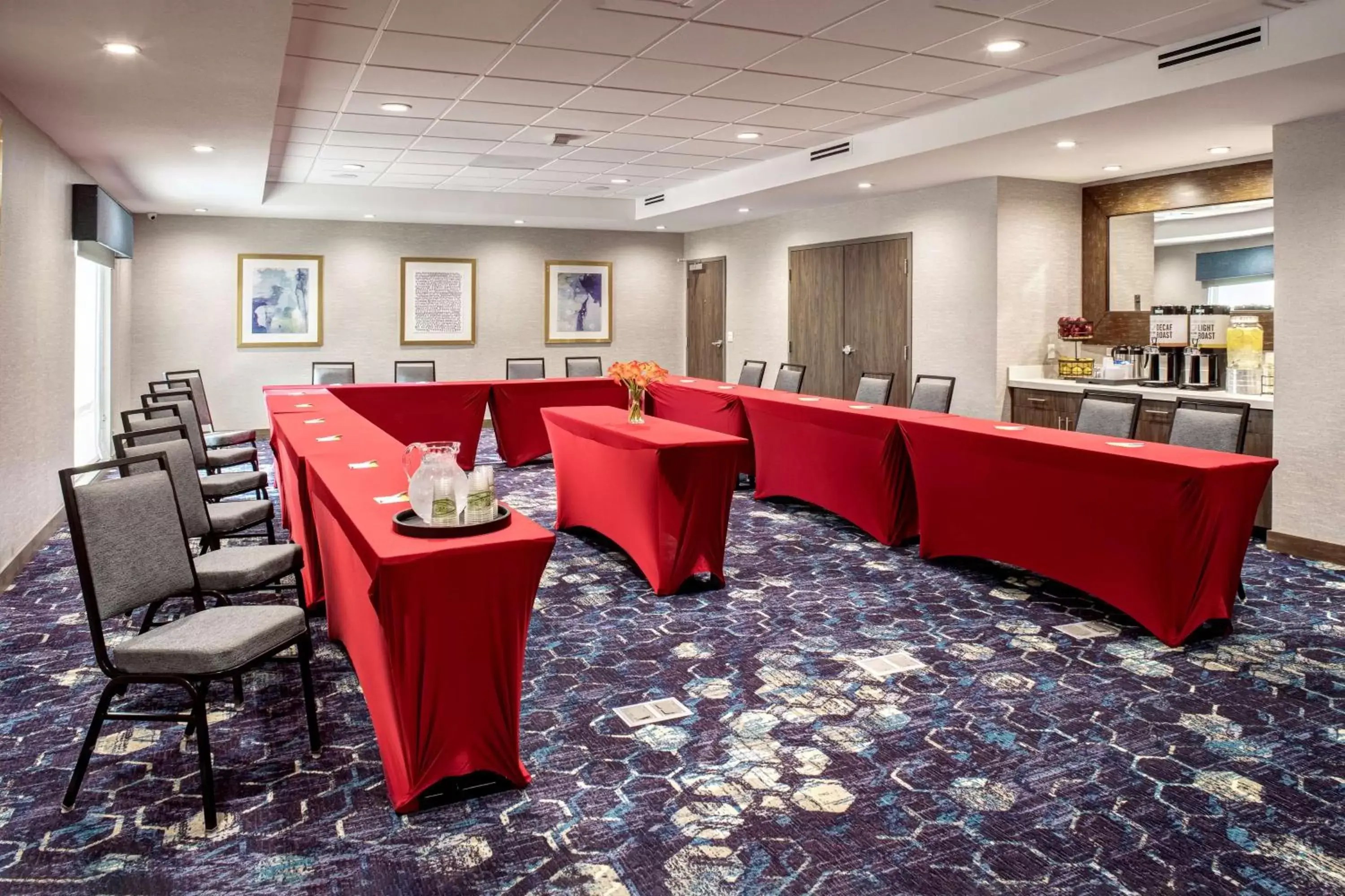 Meeting/conference room, Restaurant/Places to Eat in Hampton Inn & Suites Indio, Ca