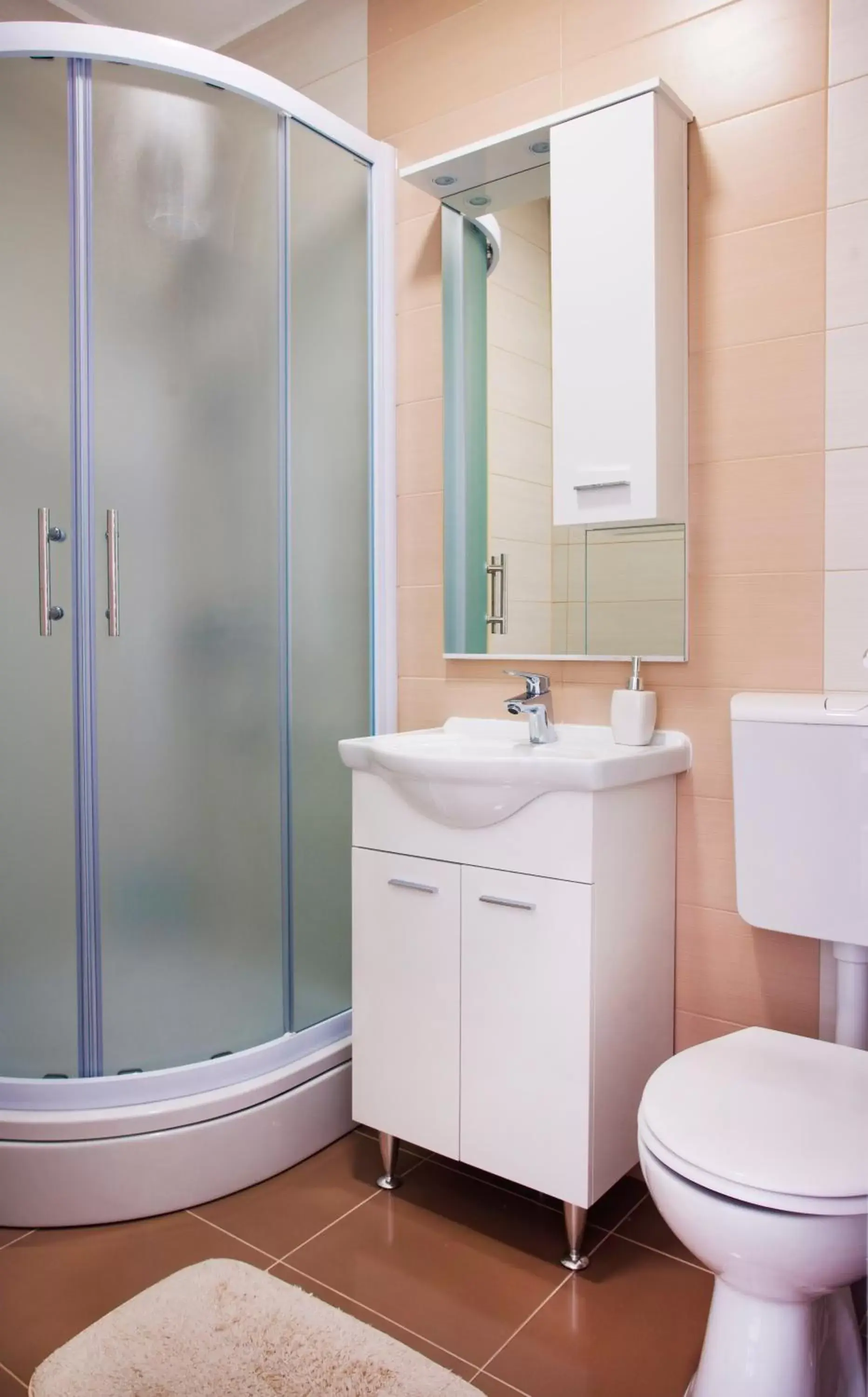 Photo of the whole room, Bathroom in Hotel London Rooms Zagreb Airport