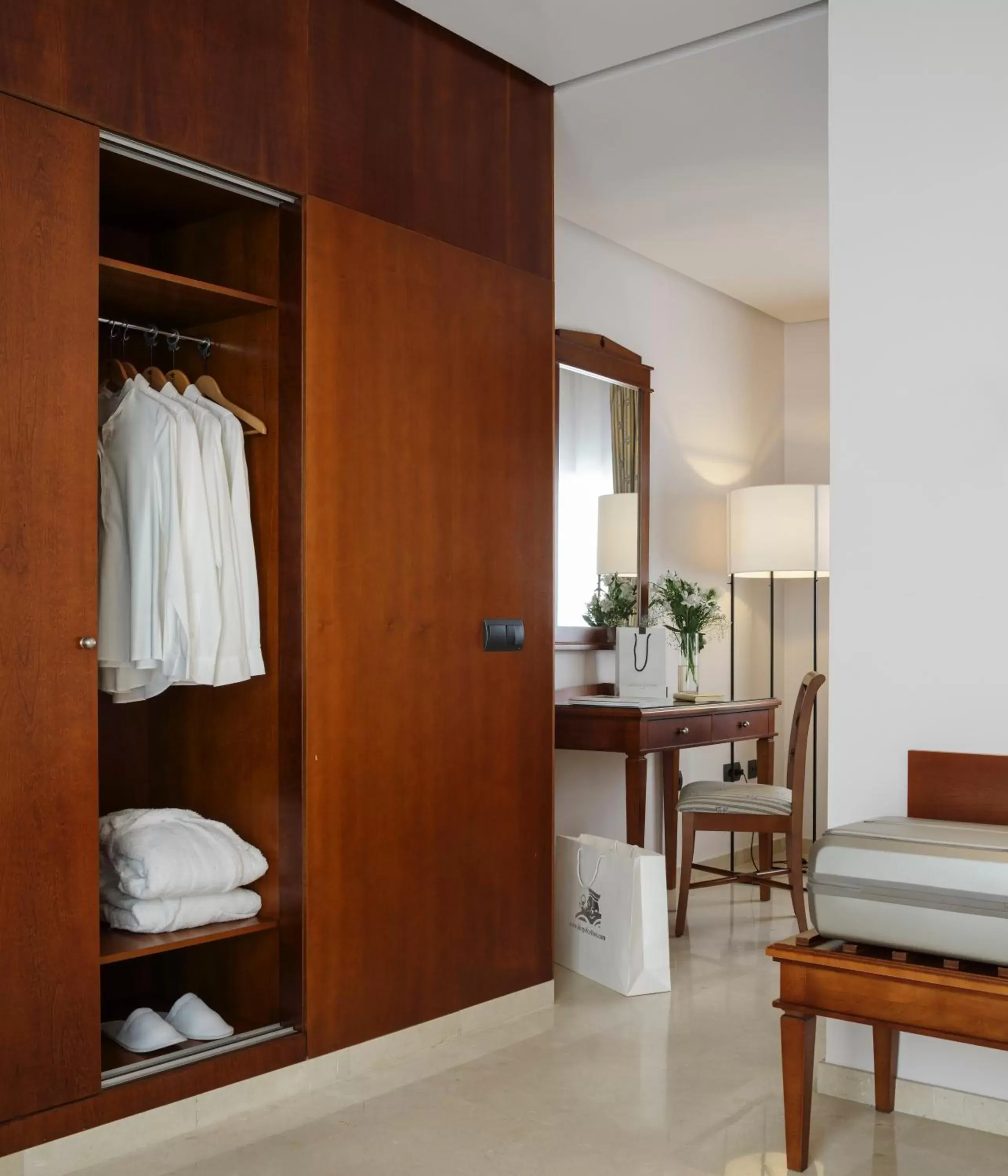 Bedroom, Bathroom in Hotel Fernando III