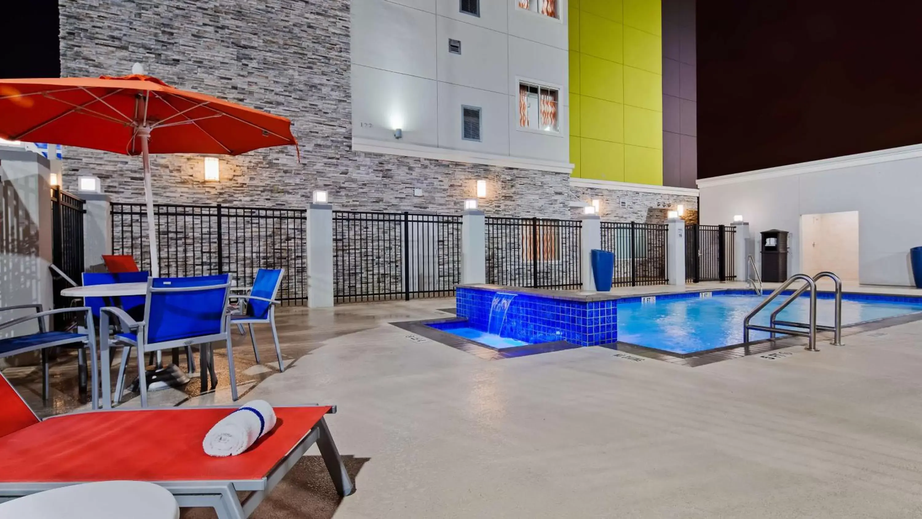 Patio, Swimming Pool in Best Western Plus Pasadena Inn & Suites