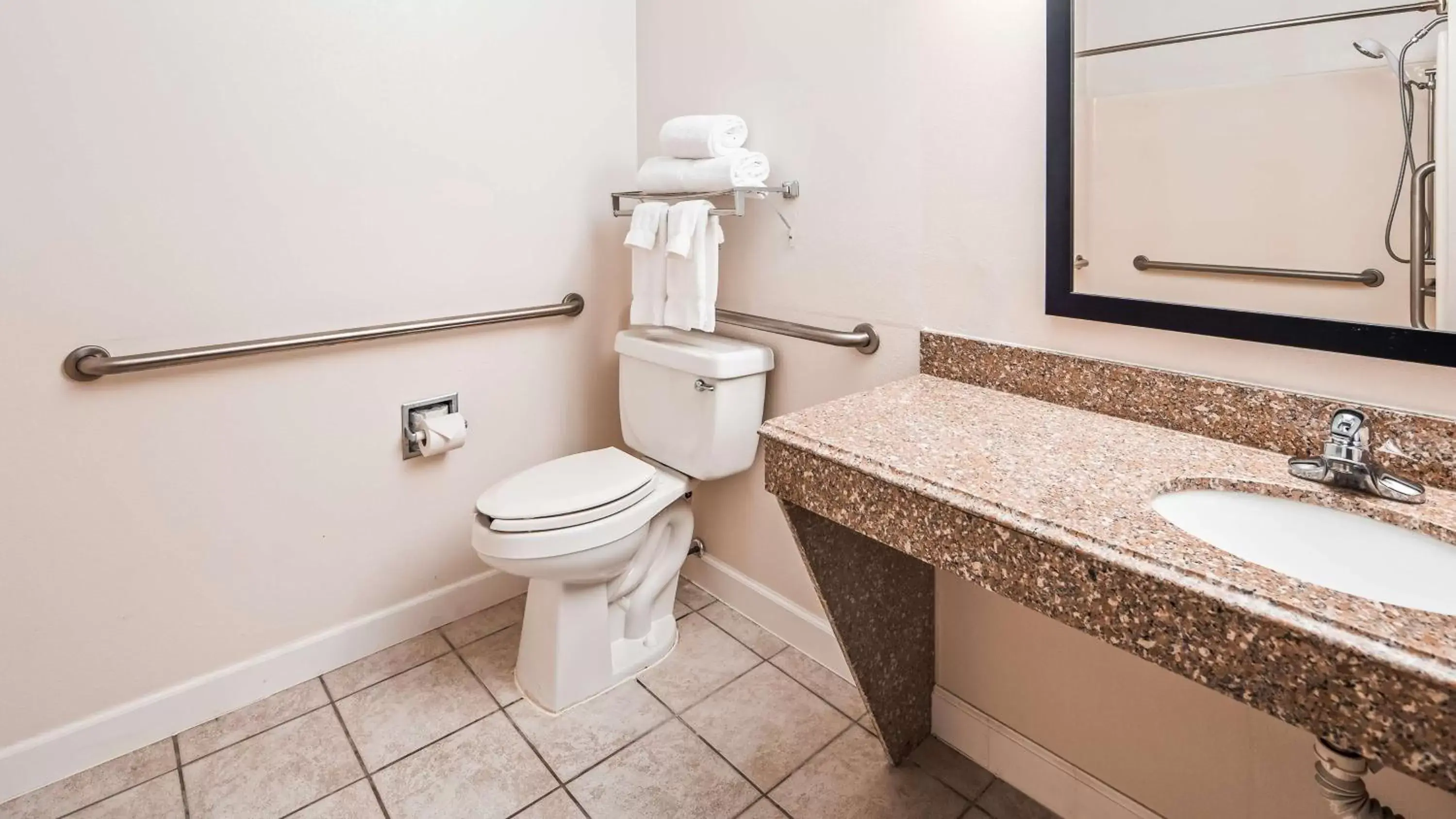 Bathroom in Best Western Inn and Suites Copperas Cove