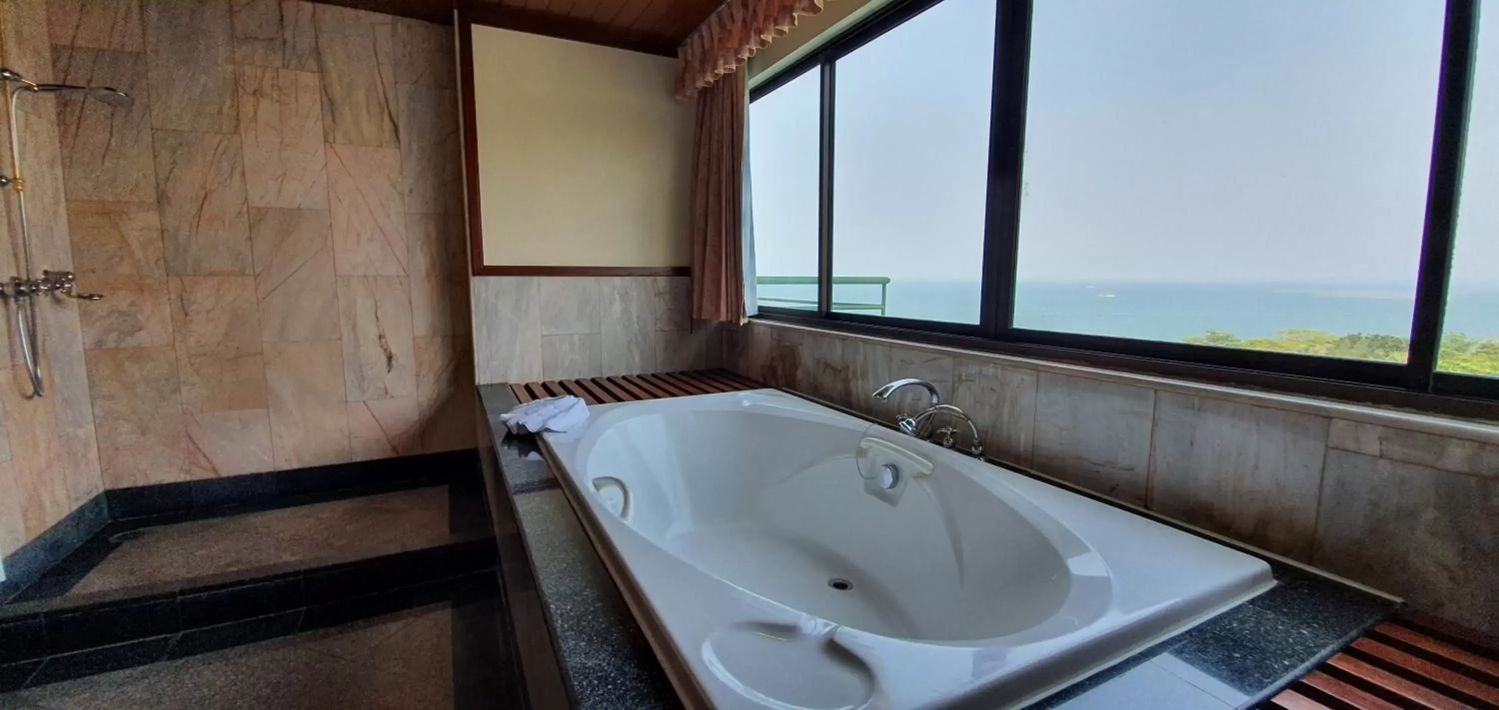 Bathroom in Garden Sea View Resort