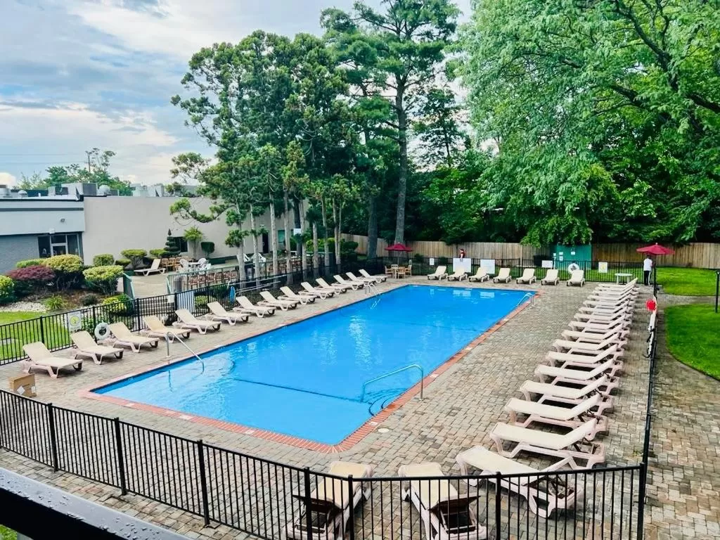 Swimming pool in Quality Inn Wayne - Fairfield Area