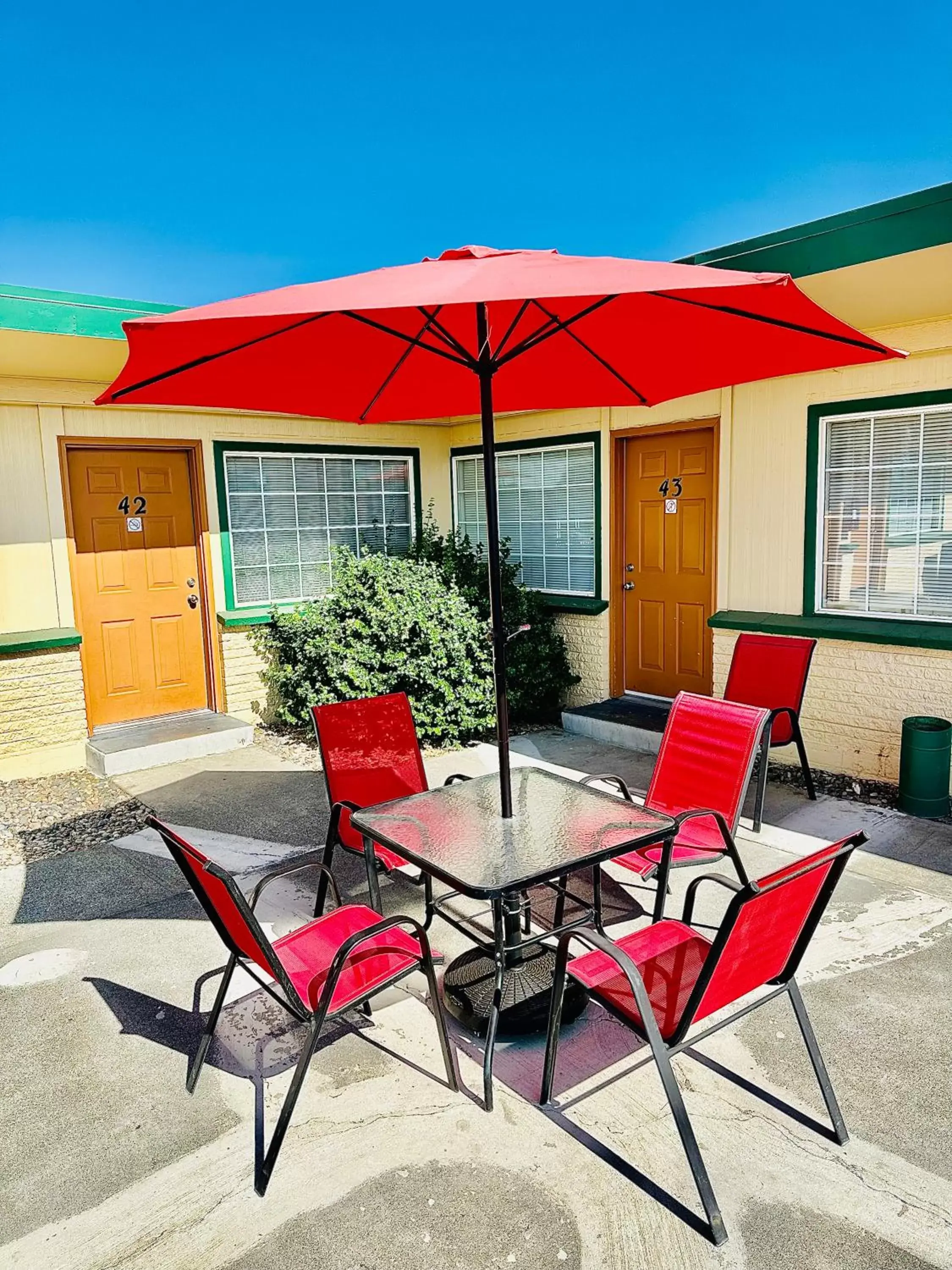 Seating area in Sage N Sand Motel