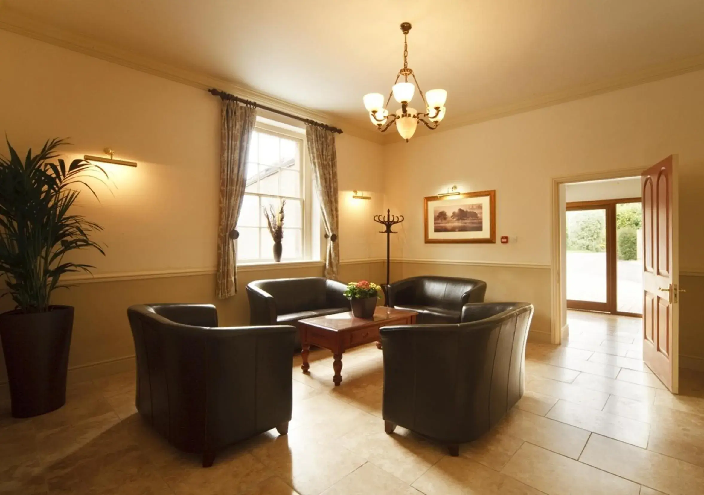 Lounge or bar, Seating Area in Best Western Leigh Park Hotel