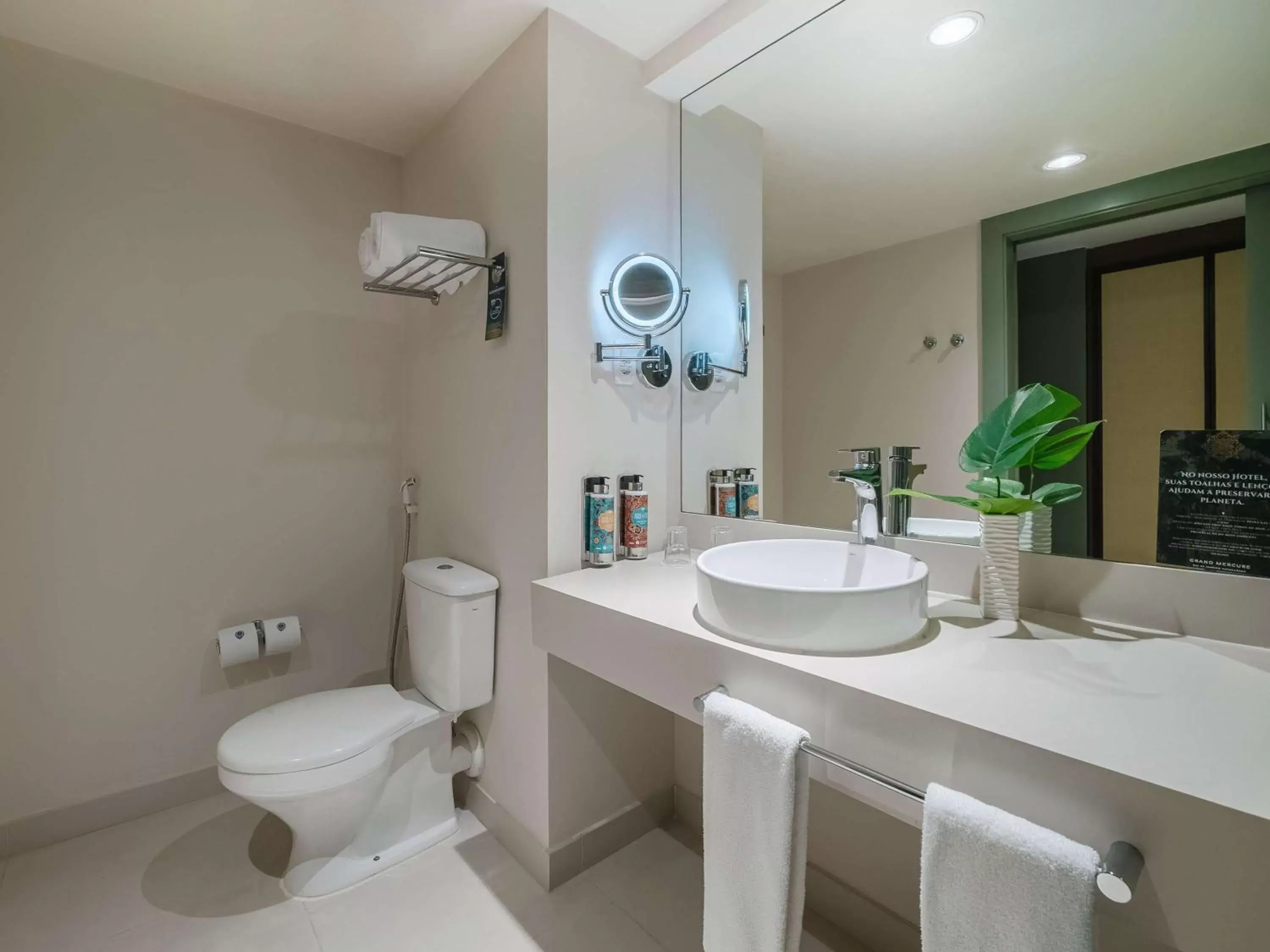 Bathroom in Grand Mercure Rio de Janeiro Copacabana