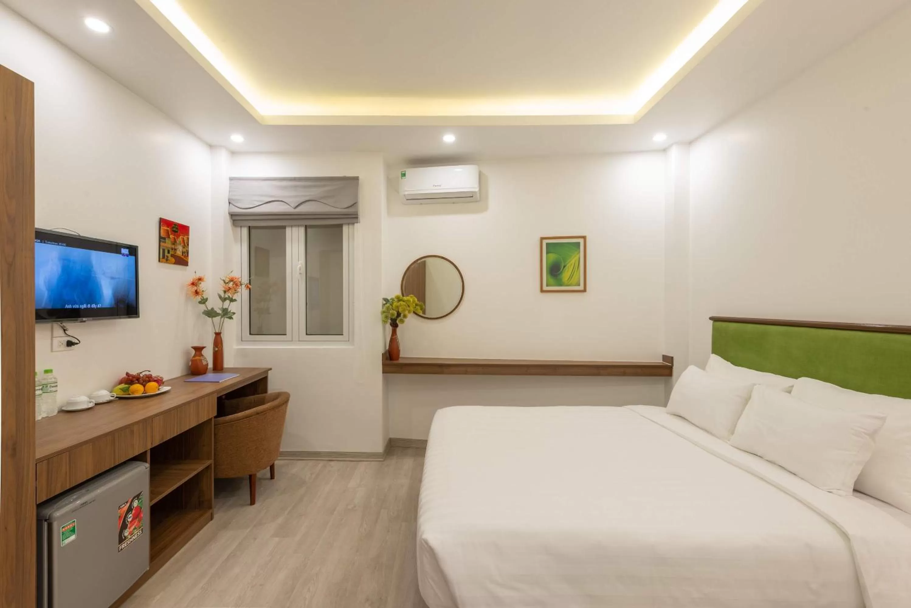 Communal lounge/ TV room, Bed in AMI Old Quarter Hotel