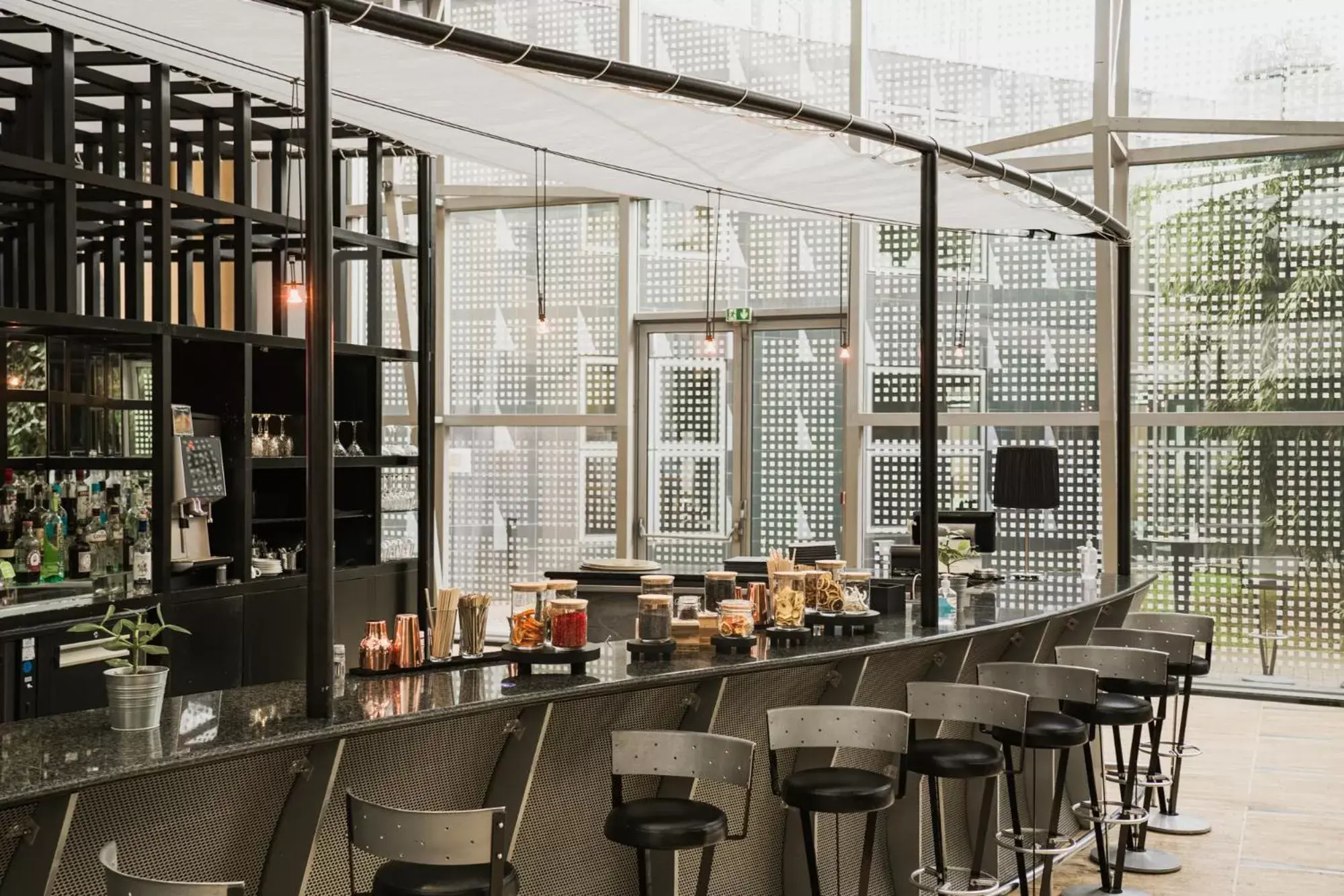 Lounge or bar, Restaurant/Places to Eat in The Atrium Hotel & Conference Centre Paris CDG Airport, by Penta
