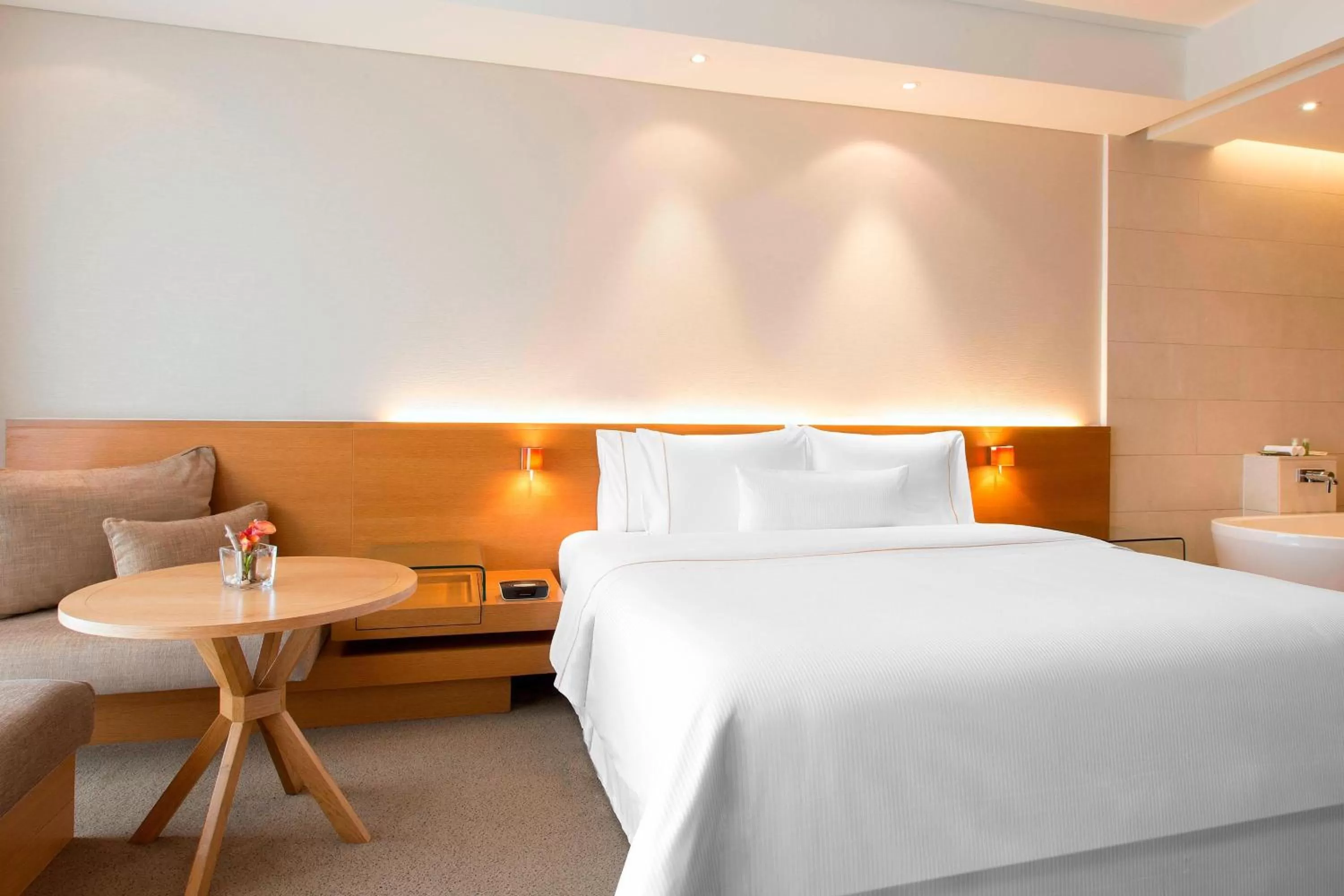 Photo of the whole room, Bed in The Westin Mumbai Garden City