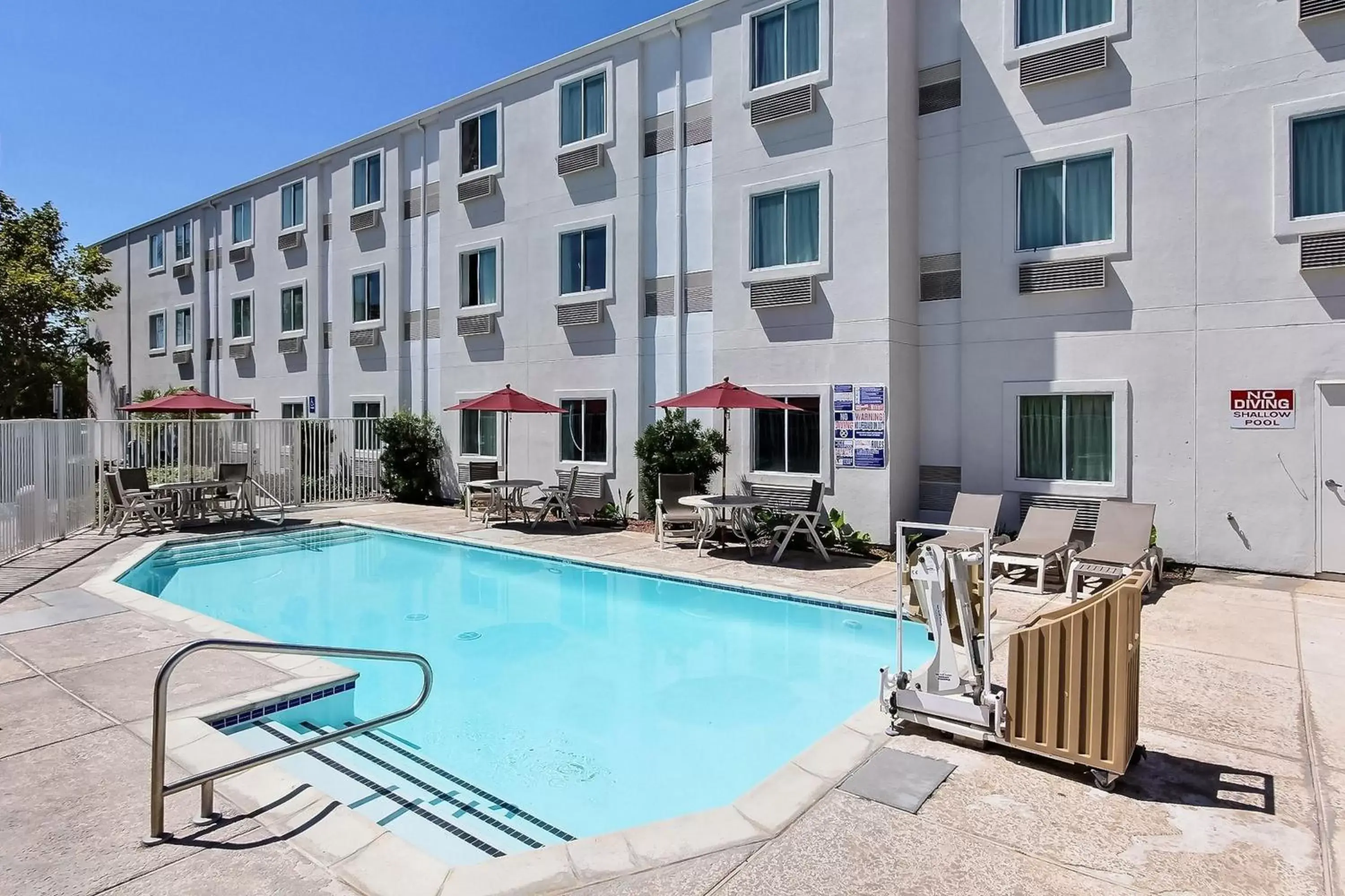 Facade/entrance, Property Building in Motel 6-Gilroy, CA