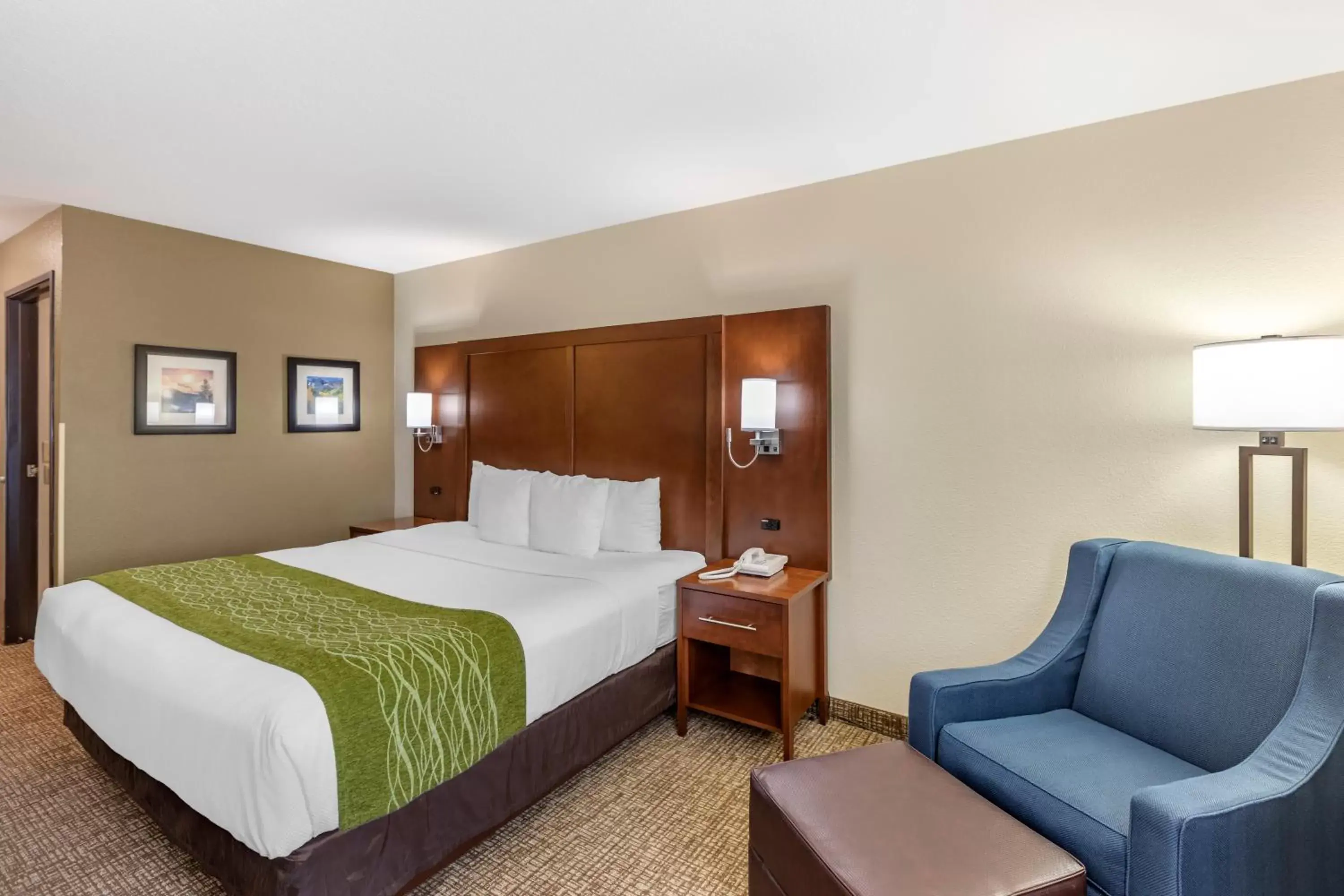 Bed in Comfort Inn & Suites Greeley