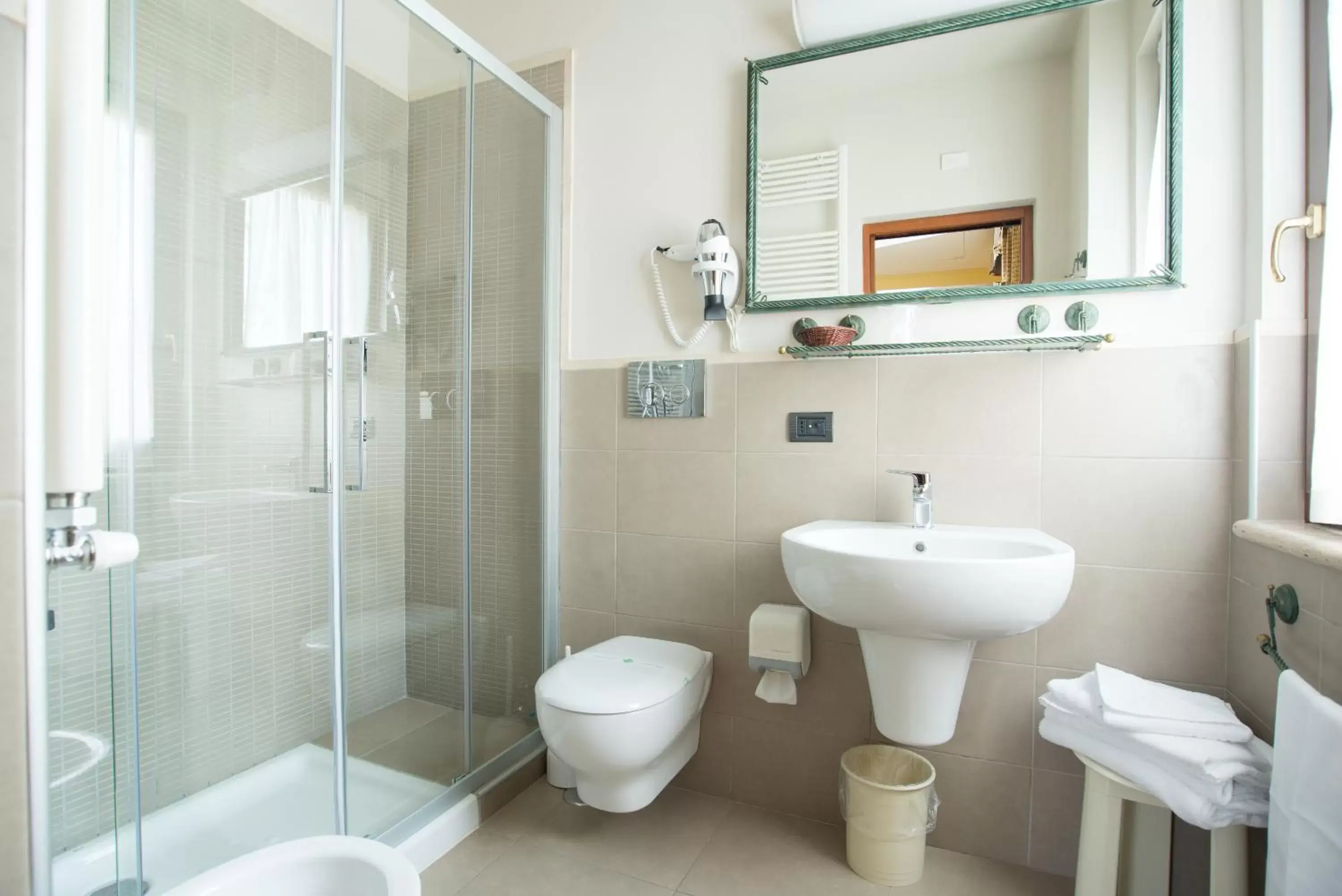 Shower, Bathroom in Terra Umbra Hotel