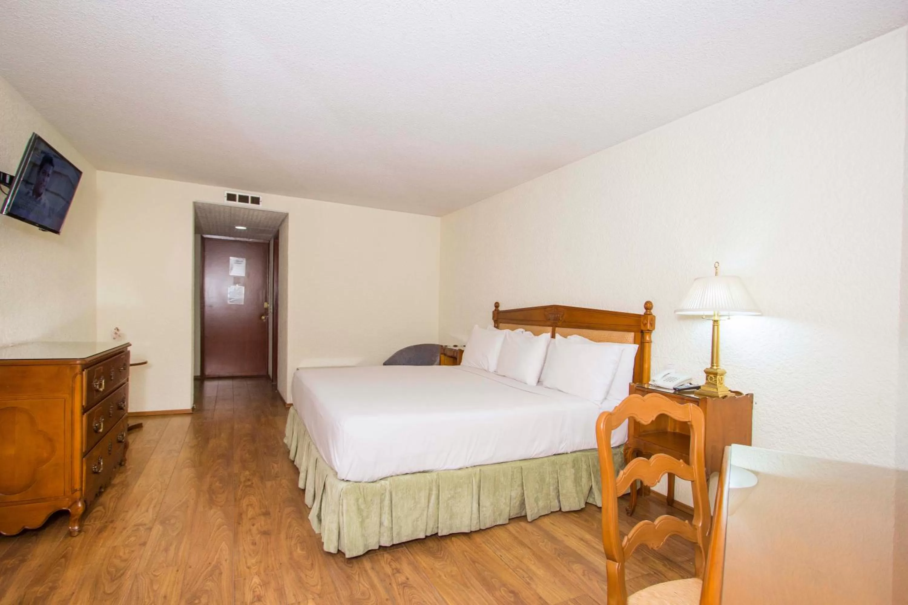 Photo of the whole room, Bed in Hotel Valle de Mexico Toreo