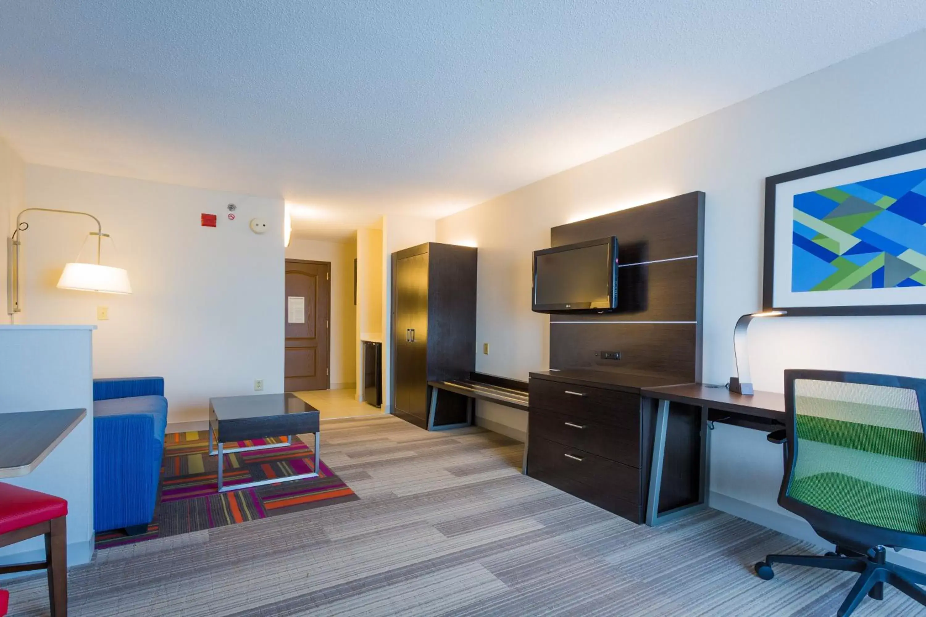 Photo of the whole room, TV/Entertainment Center in Holiday Inn Express Hotel & Suites Reading, an IHG Hotel