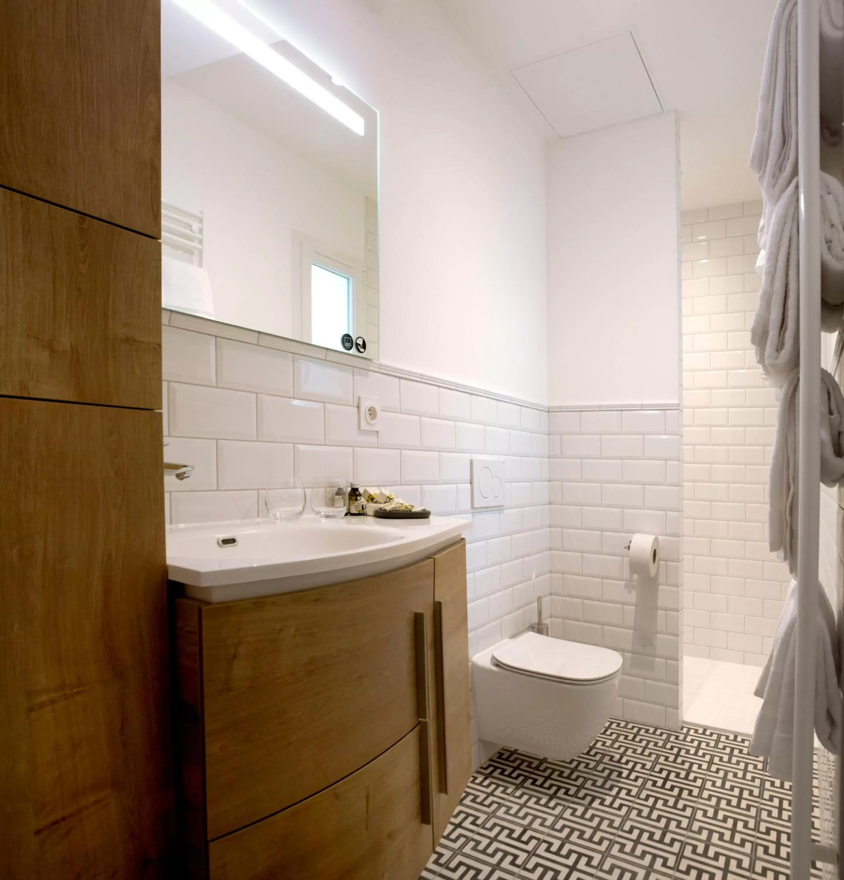 Shower, Bathroom in Douce Nuits