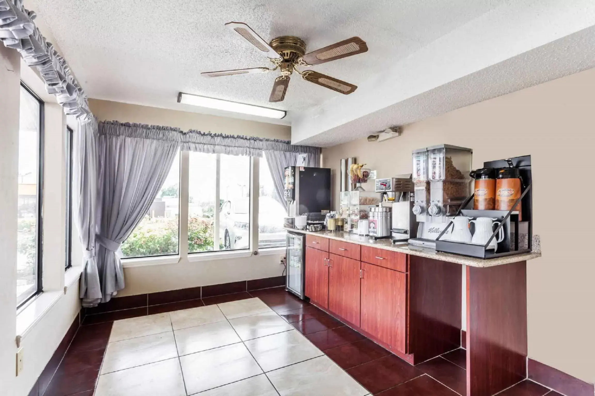 Kitchen/Kitchenette in Days Inn by Wyndham Nashville N Opryland/Grand Ole Opry