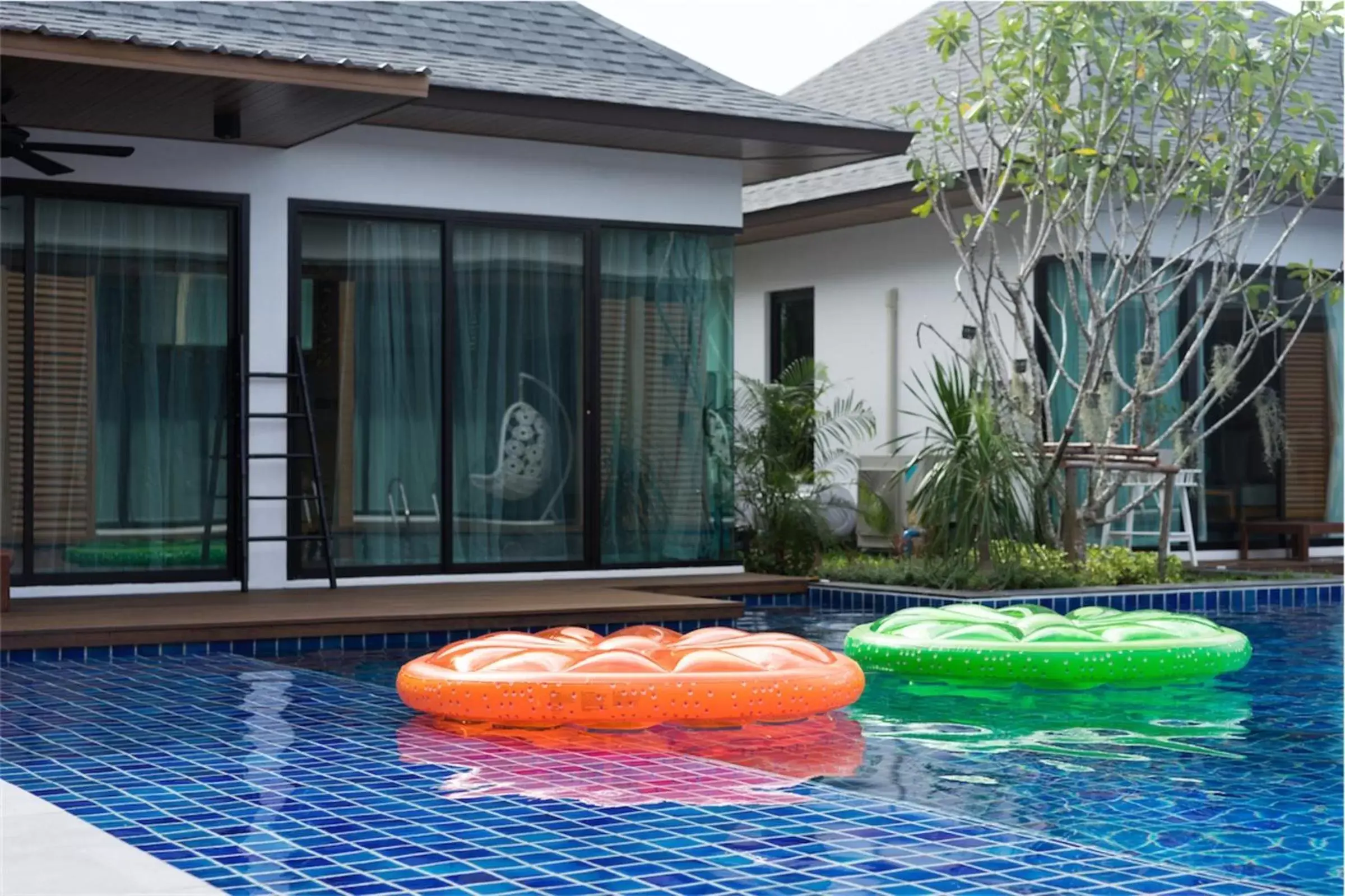 Library, Swimming Pool in Vann Hua Hin Resort