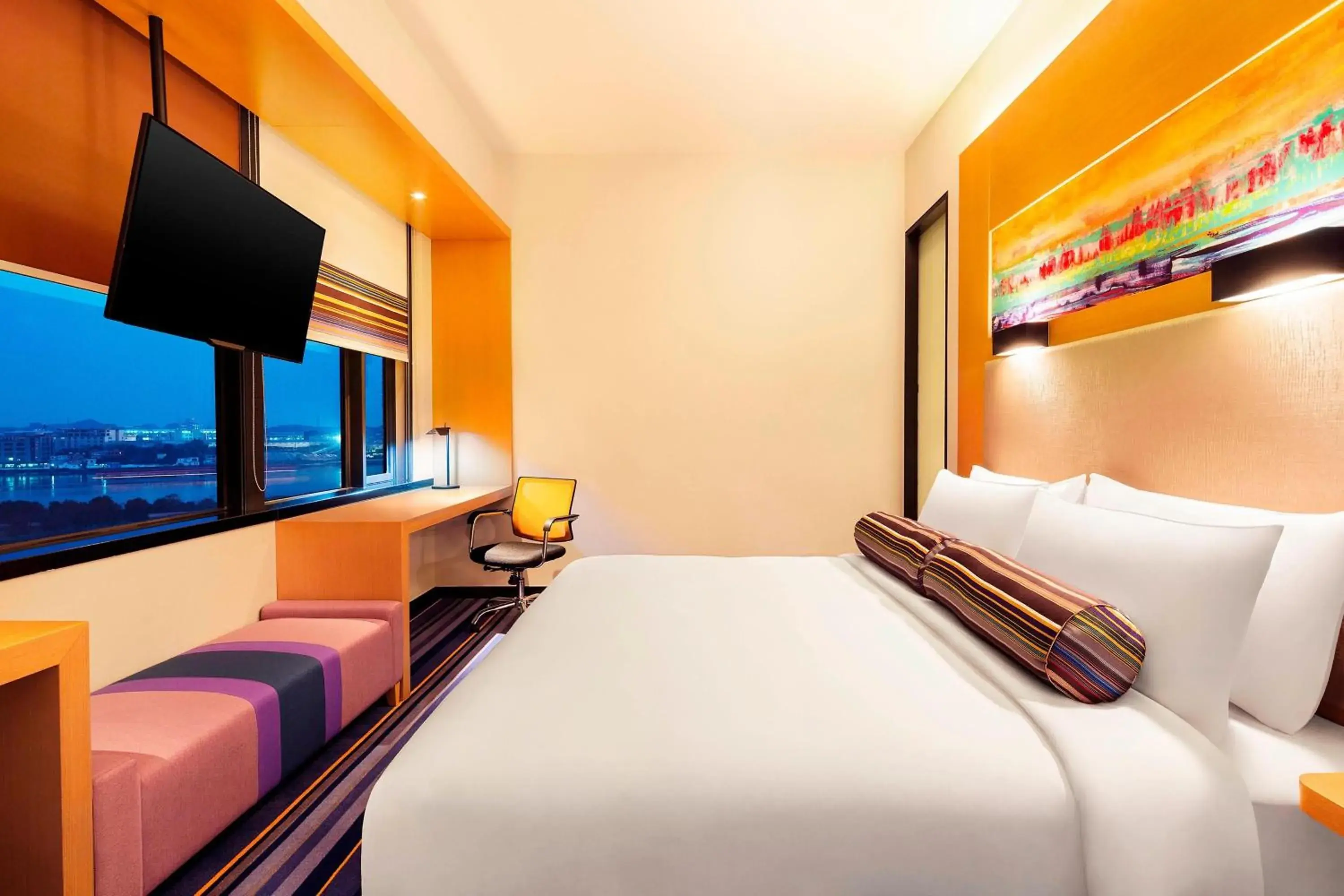 Photo of the whole room, Bed in Aloft Guangzhou University Park