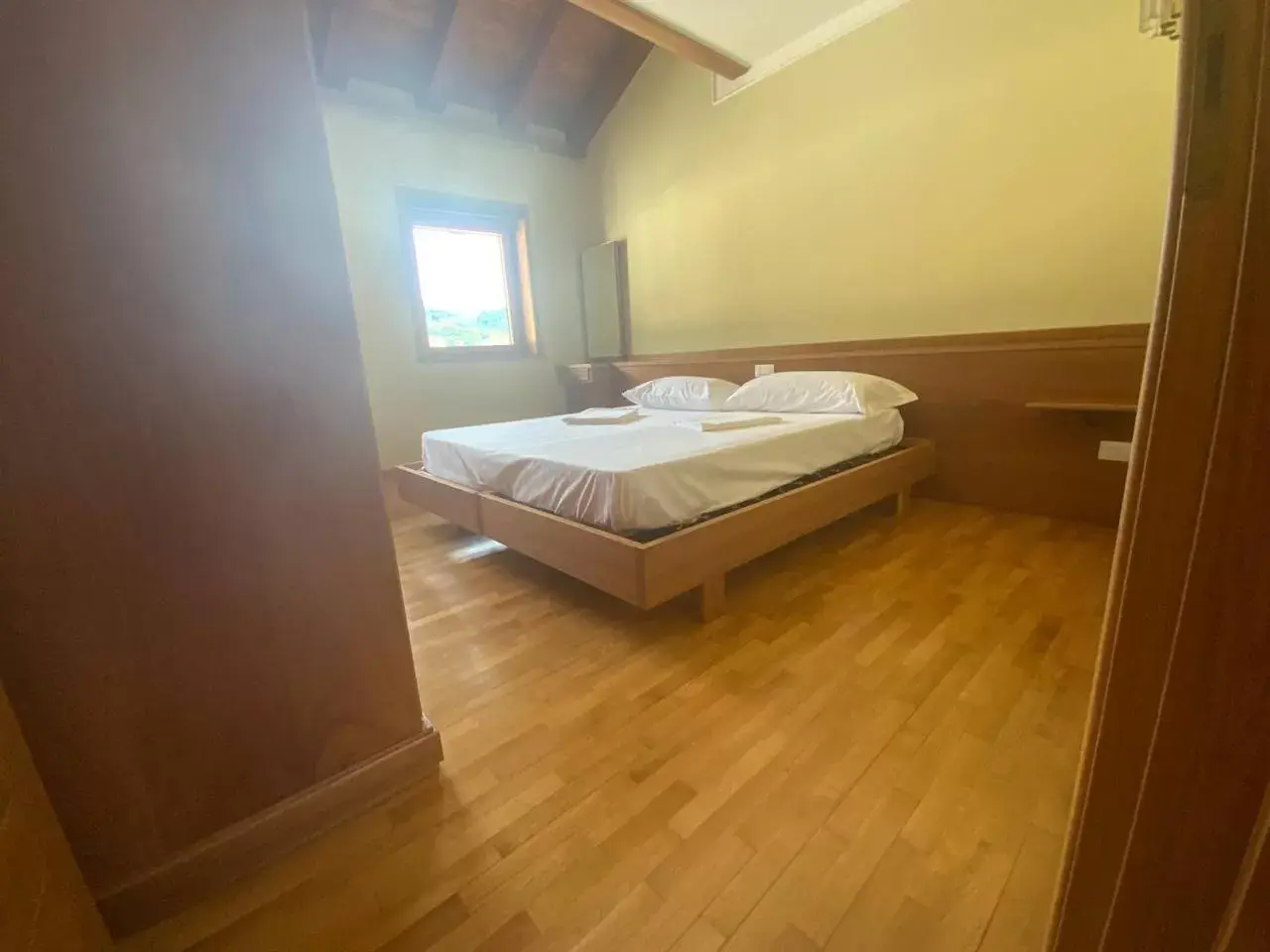 Bed in Albergo Montenegro