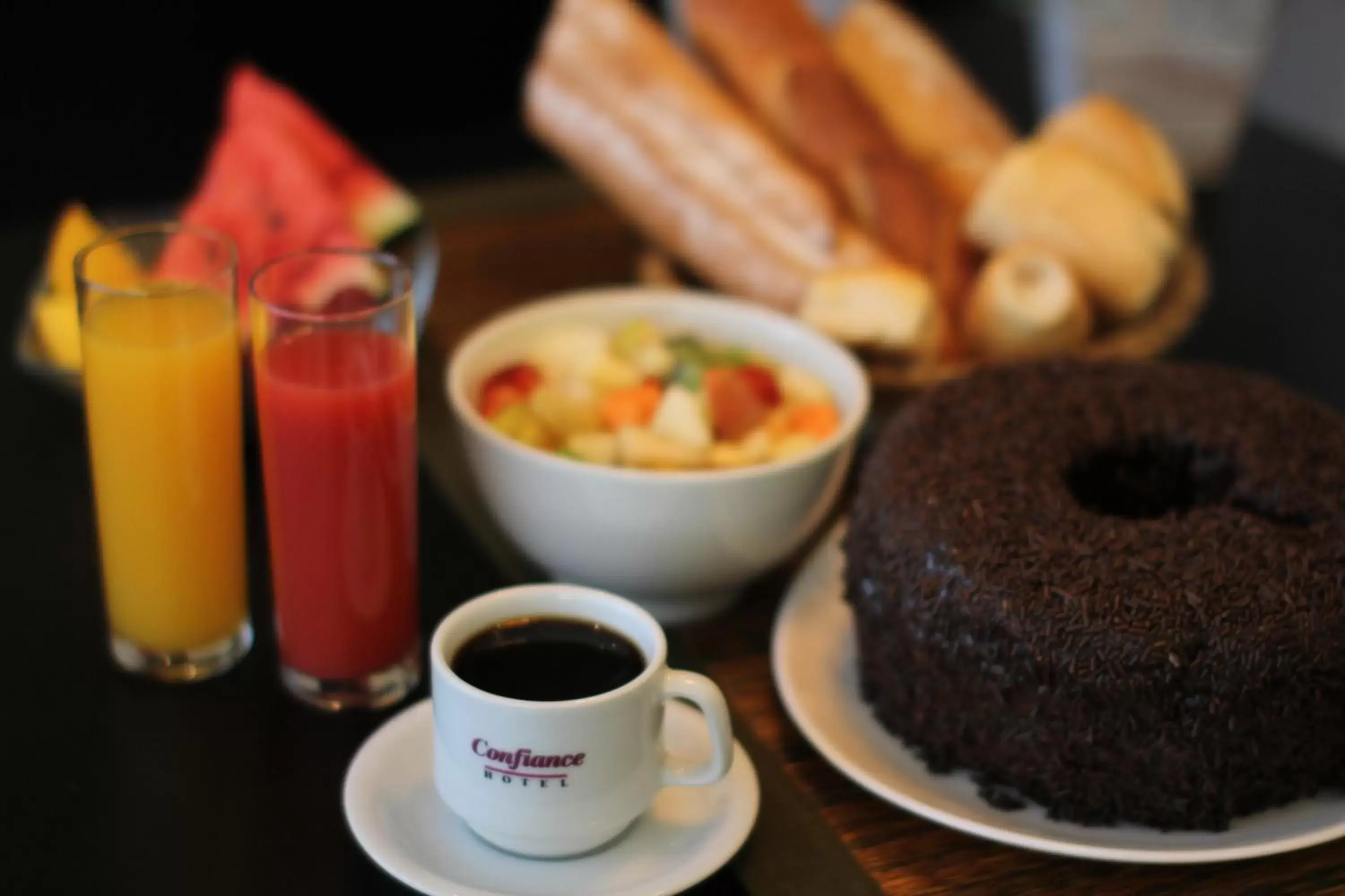 Buffet breakfast in Hotel Confiance Batel Buffet breakfast in Hotel Confiance Batel