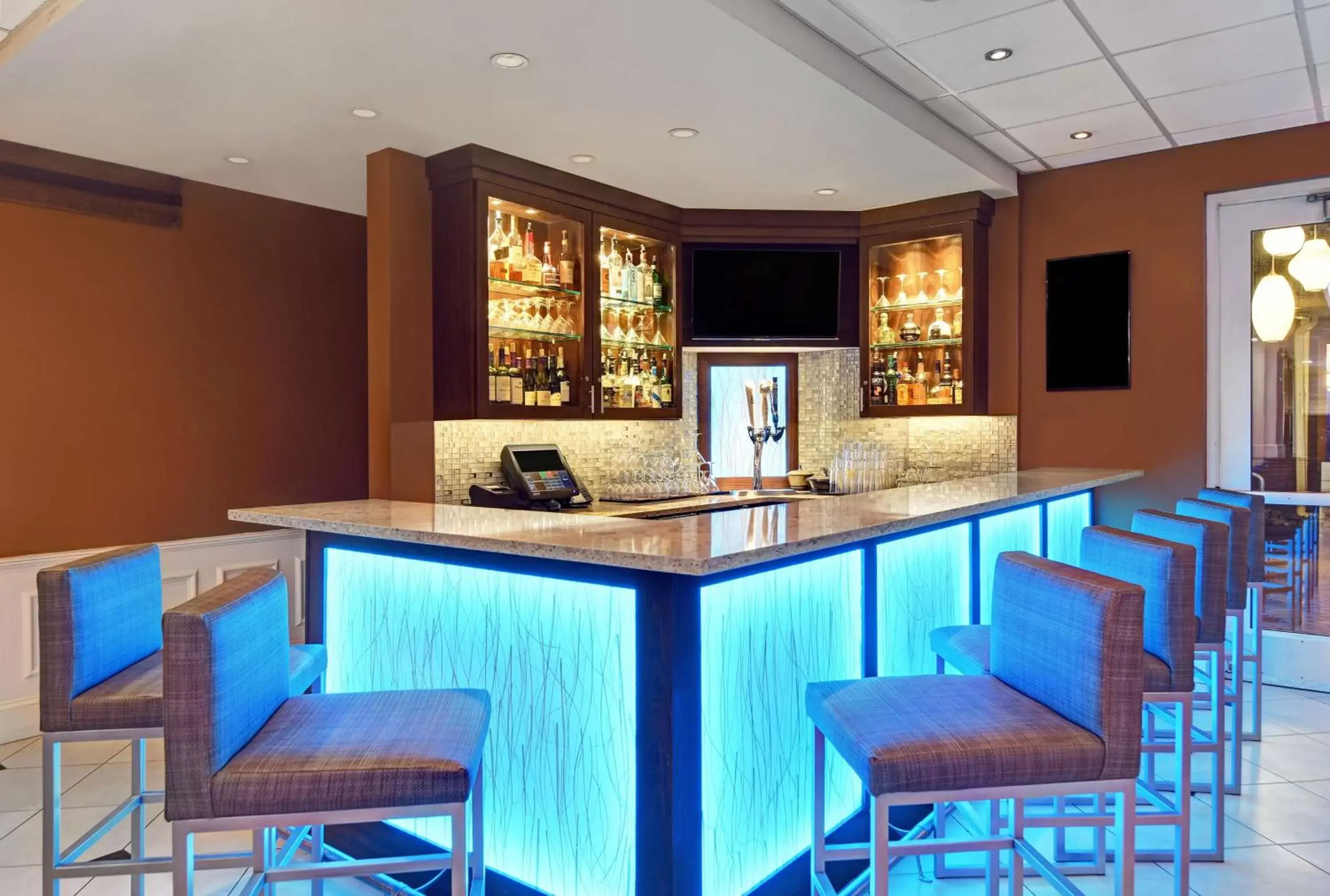 Lounge or bar, Swimming Pool in Hilton Garden Inn Hamilton