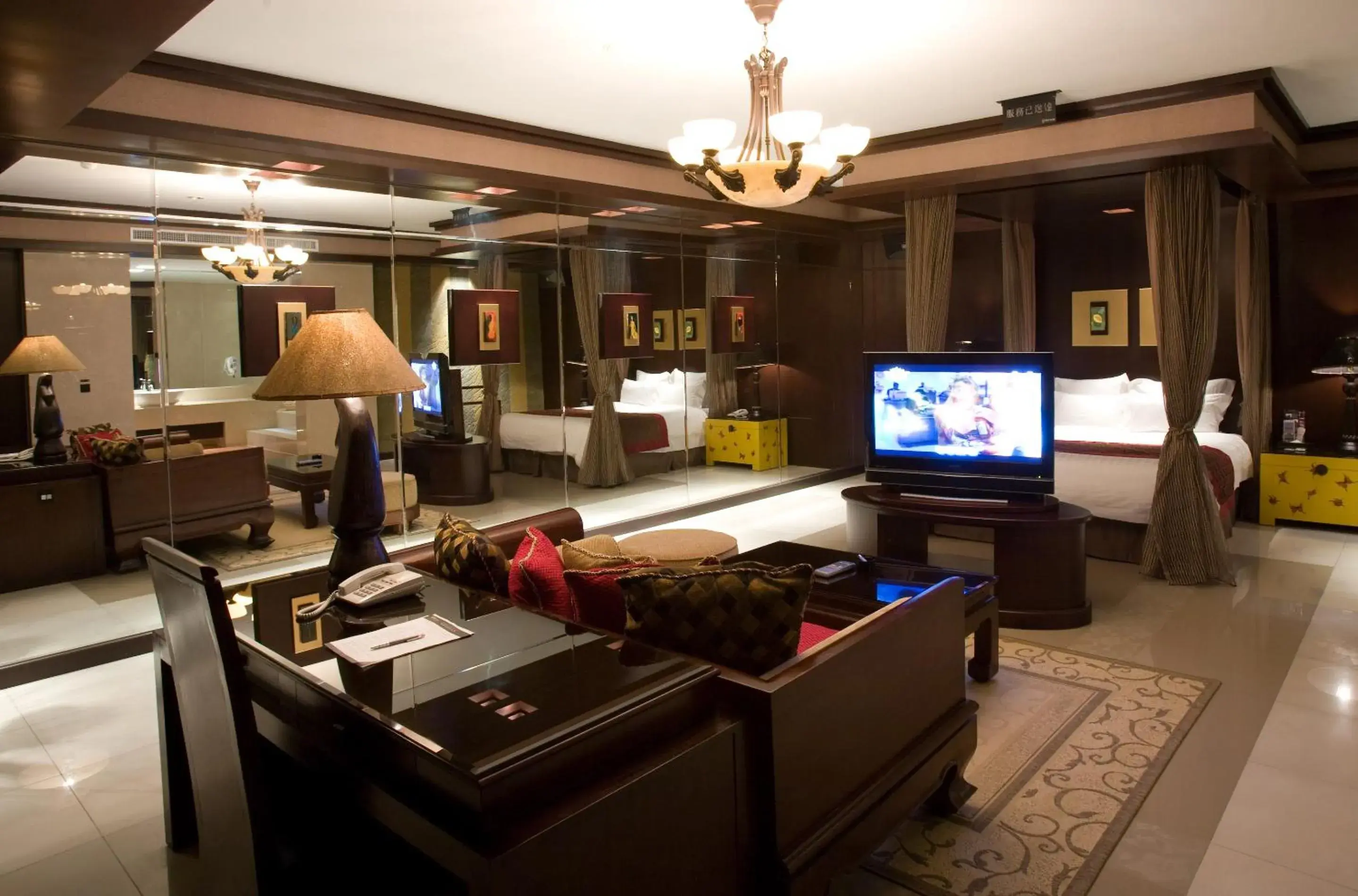 Photo of the whole room, TV/Entertainment Center in Yes Motel City Resort Paradise