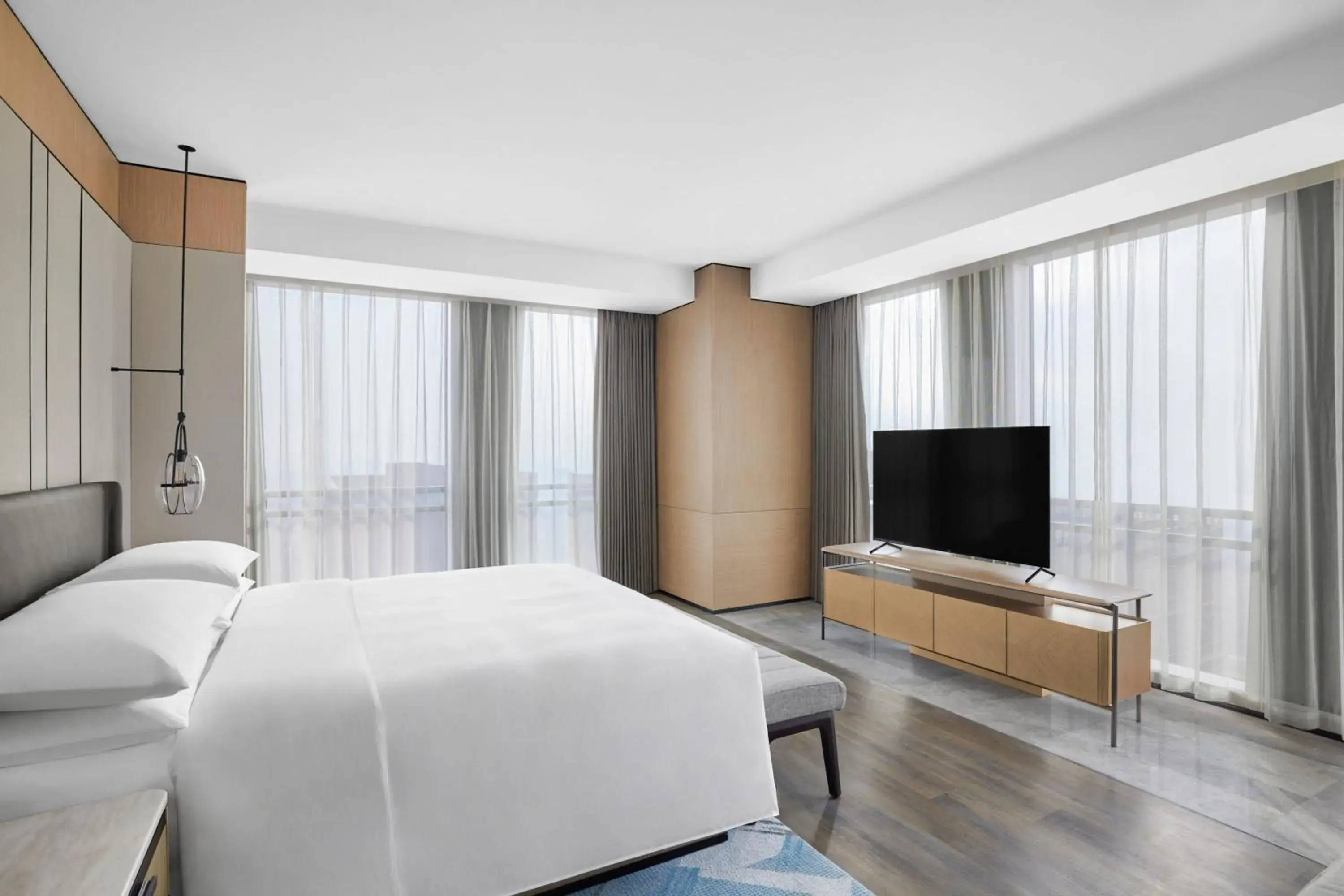 Bedroom, TV/Entertainment Center in Changzhou Marriott Hotel Jintan