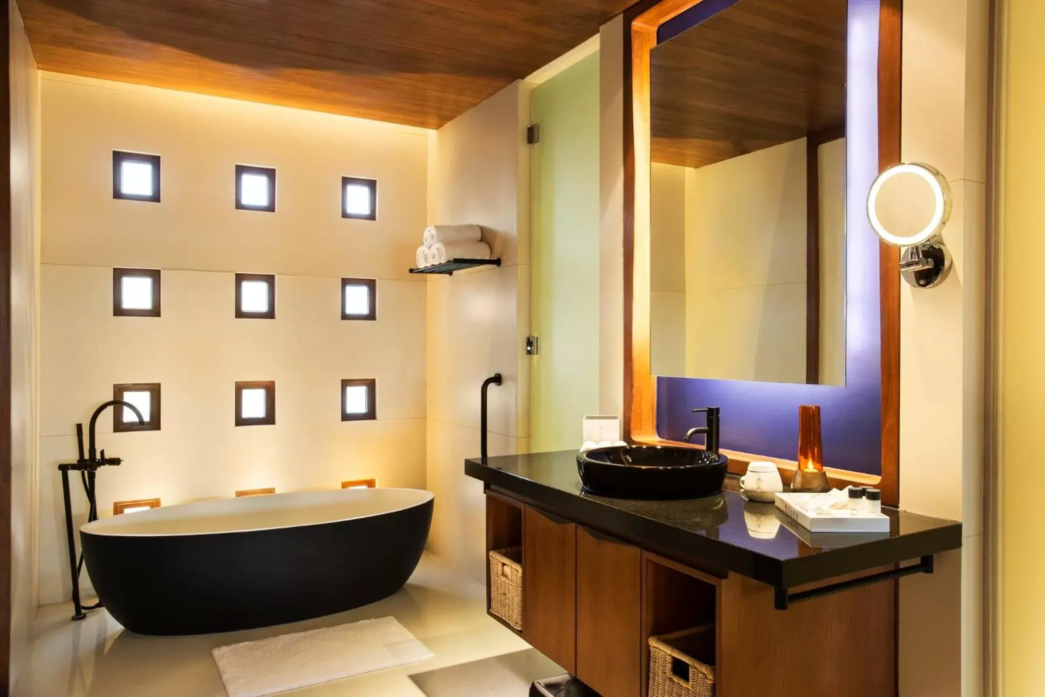 Bathroom in InterContinental Chennai Mahabalipuram Resort, an IHG Hotel