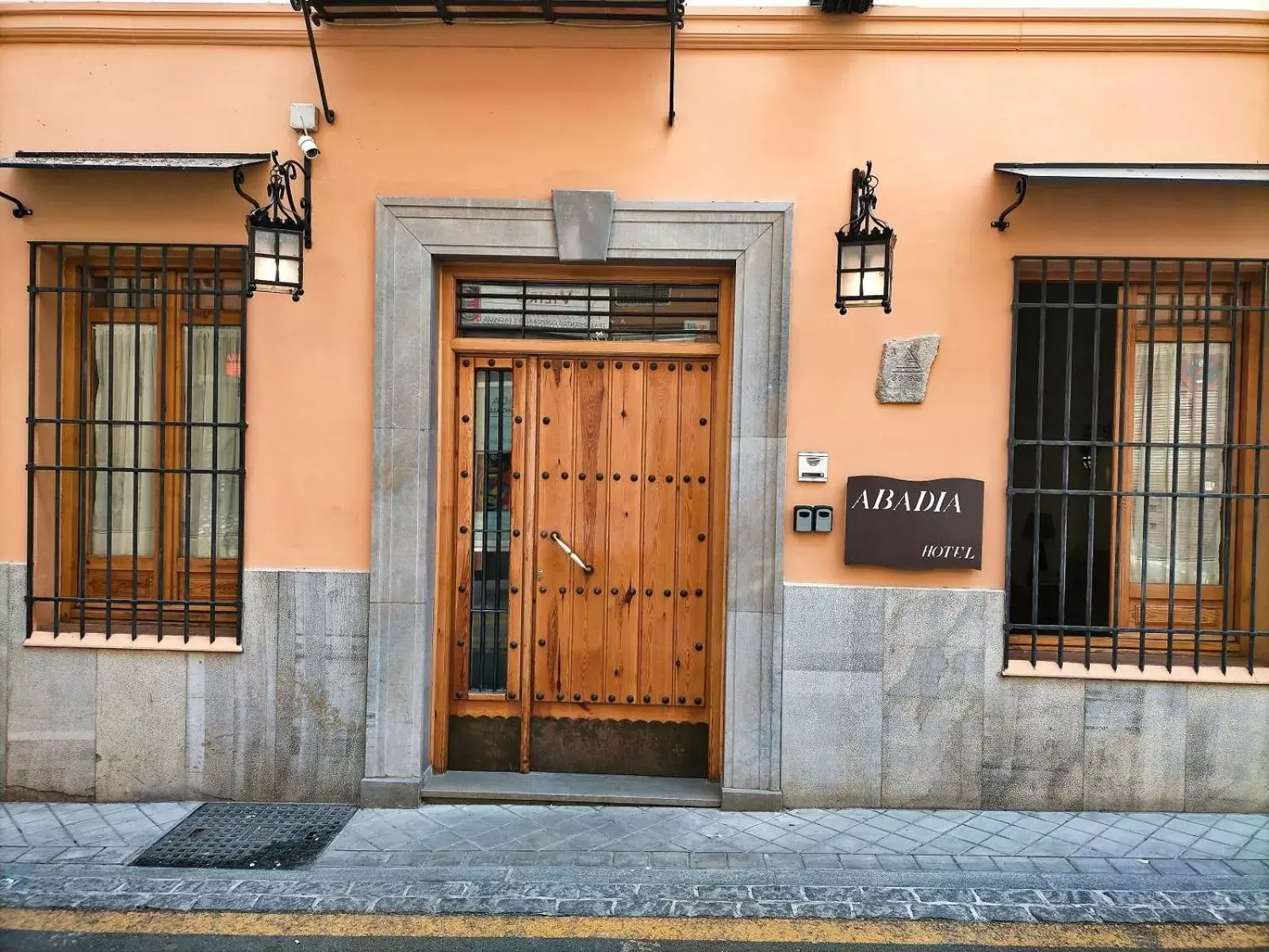 Facade/entrance in Abadía Hotel