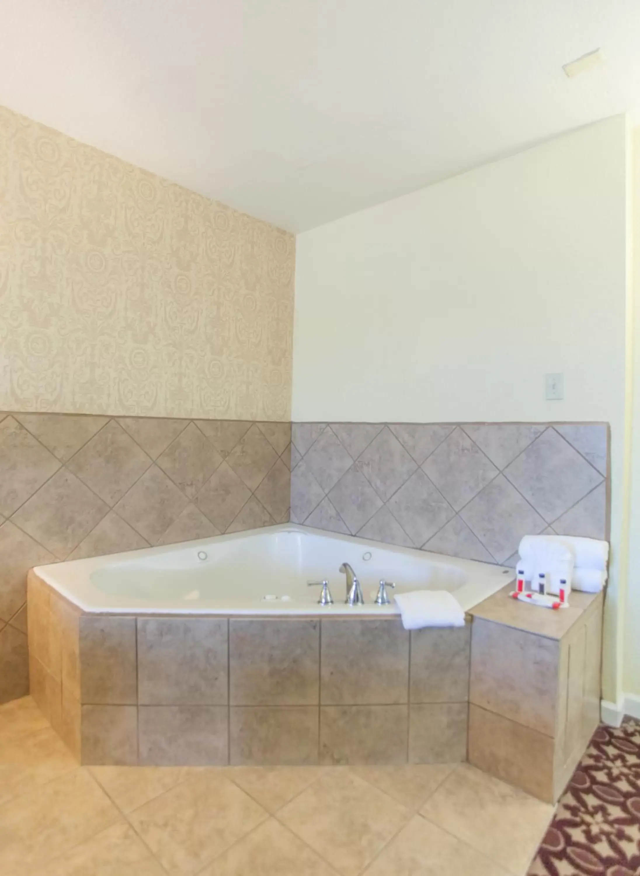 Spa and wellness centre/facilities, Bathroom in Days Inn by Wyndham Shenandoah