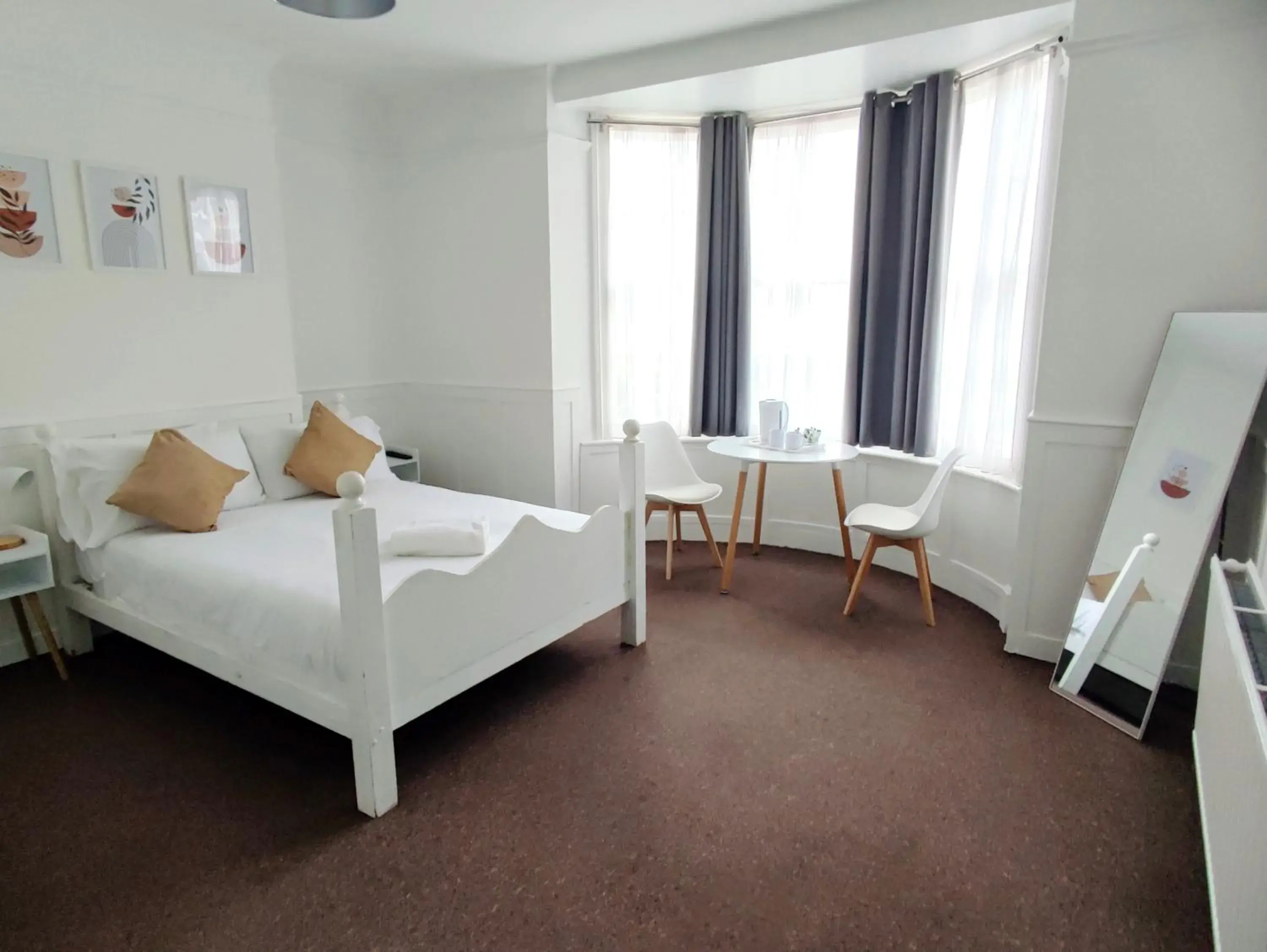 Photo of the whole room, Bed in Horizon B And B