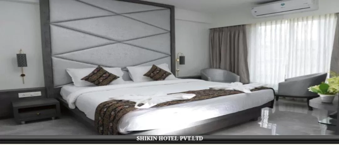 Bed in Shikin Hotels (Close to Palm Beach Road)
