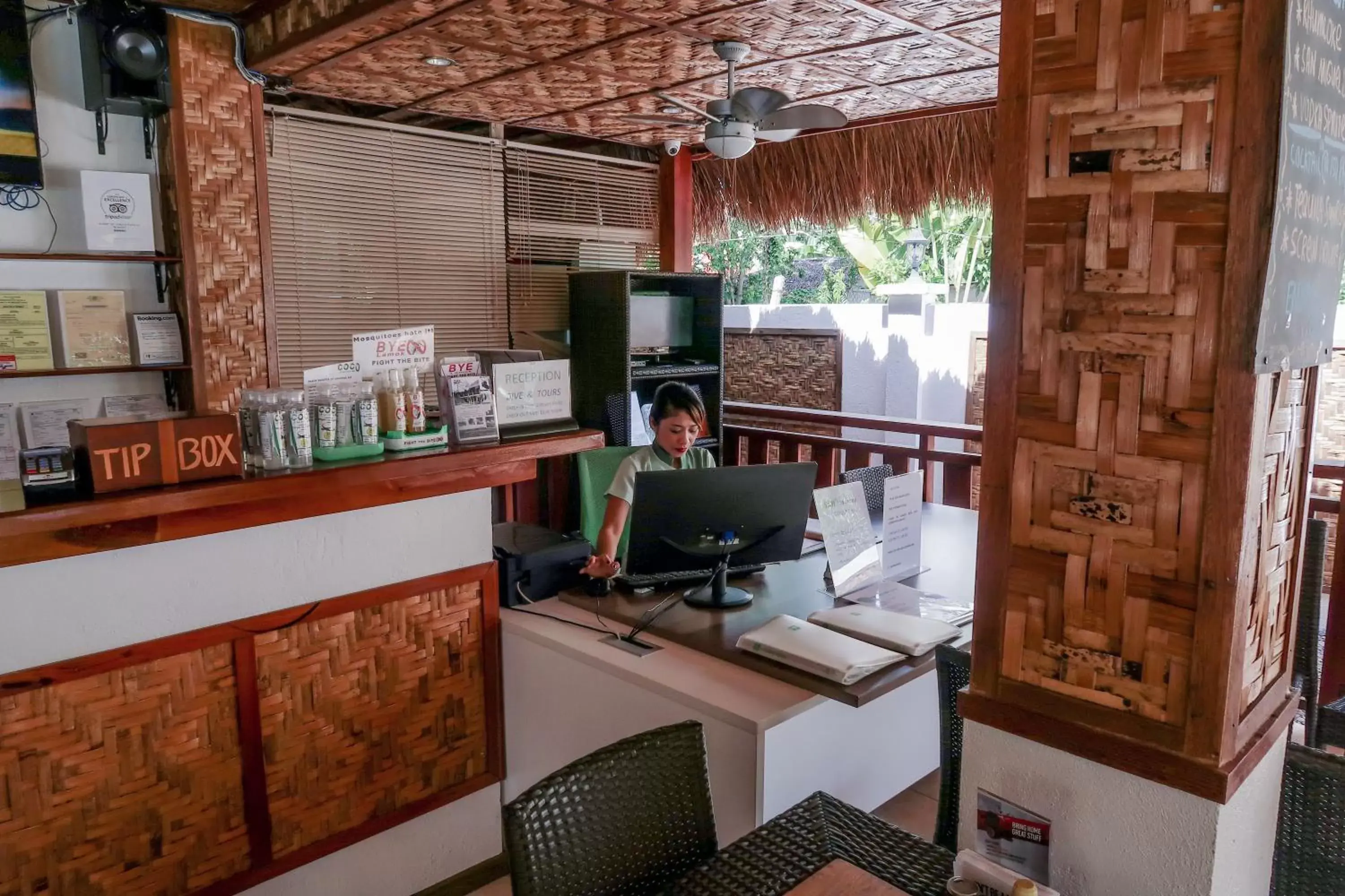 Staff, TV/Entertainment Center in Scent of Green Papaya