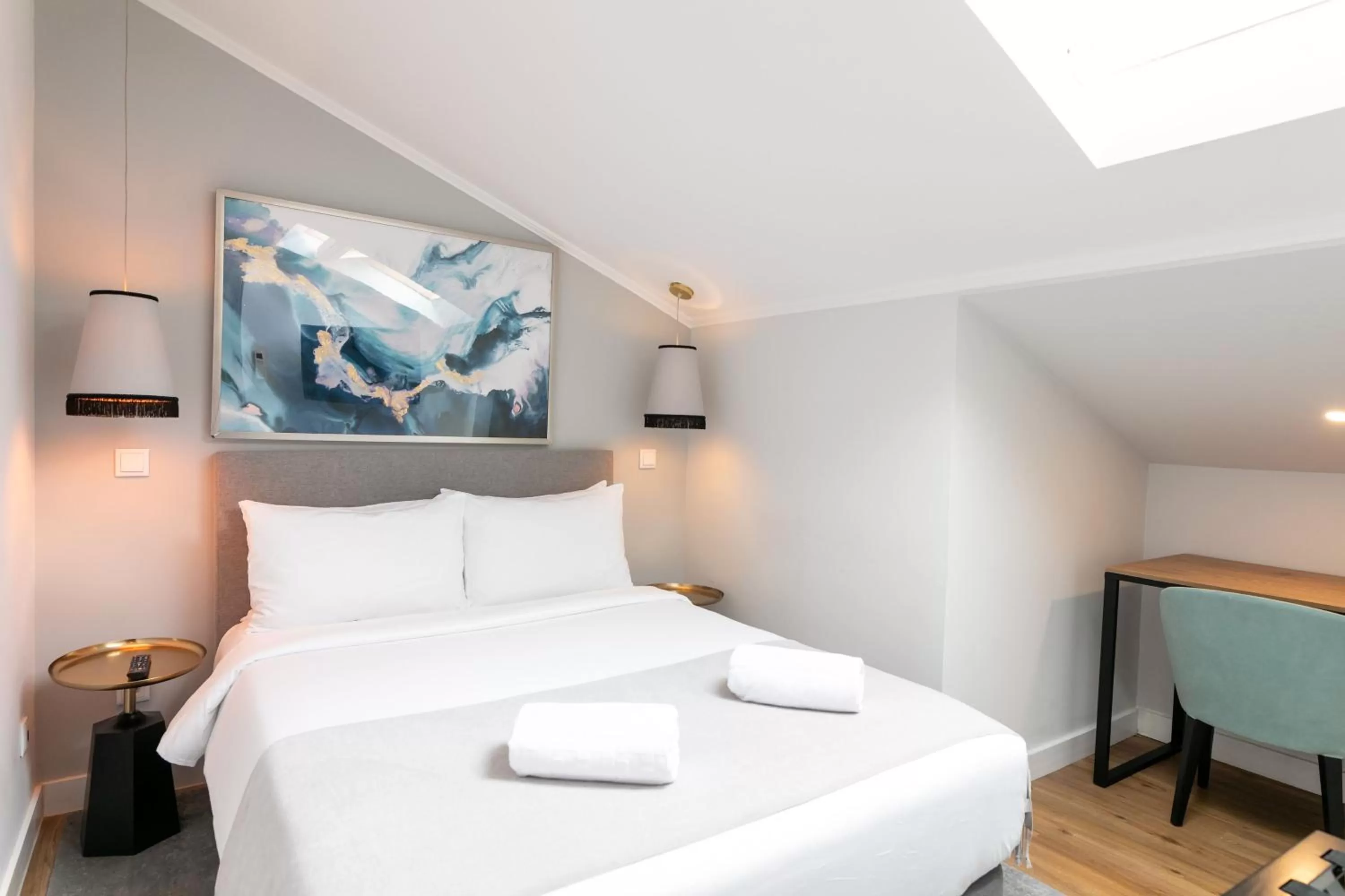 Bed in Lisboa 85 Suites & Apartments by RIDAN Hotels