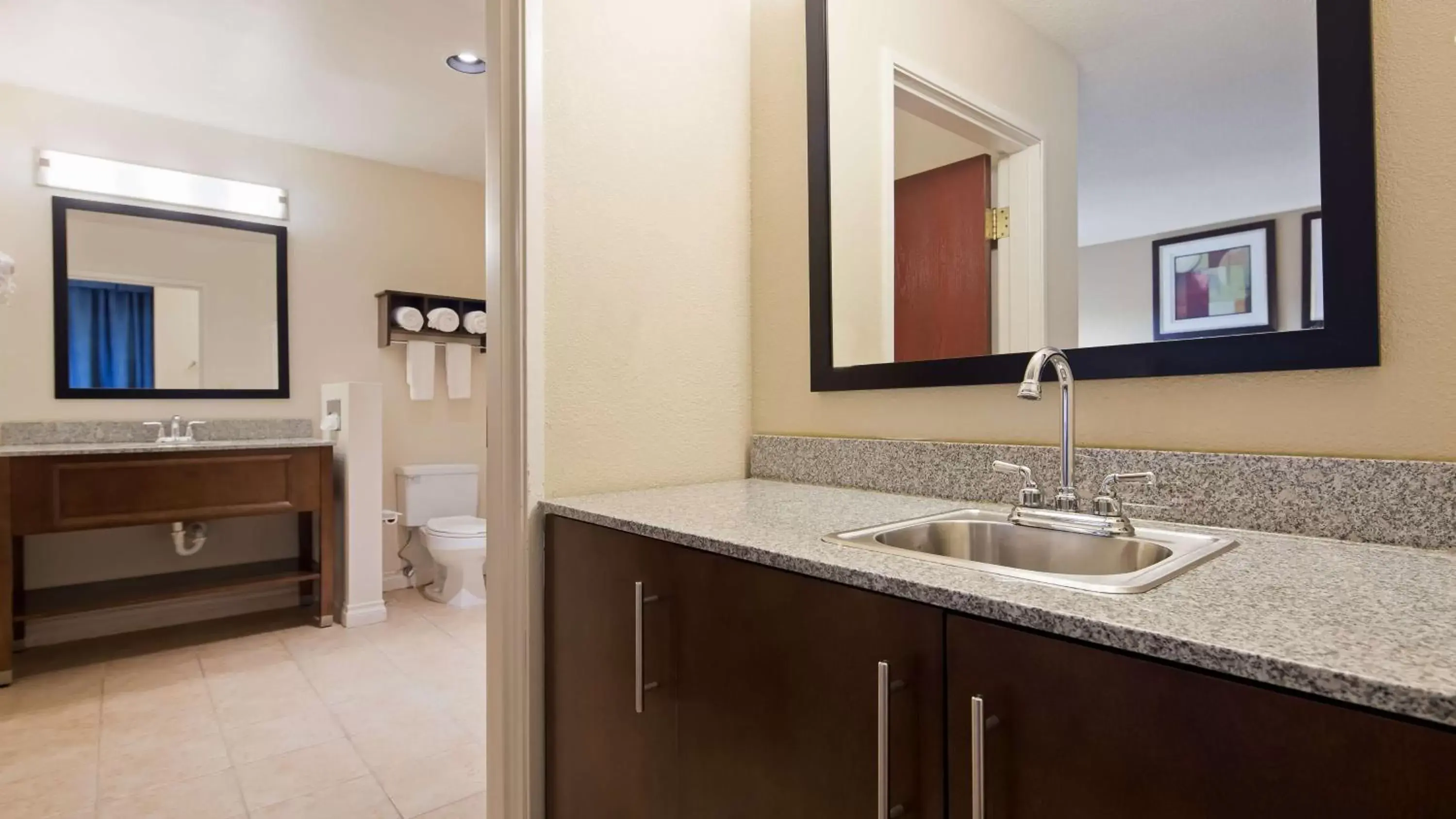 Bathroom, Kitchen/Kitchenette in Best Western Port Huron Blue Water Bridge