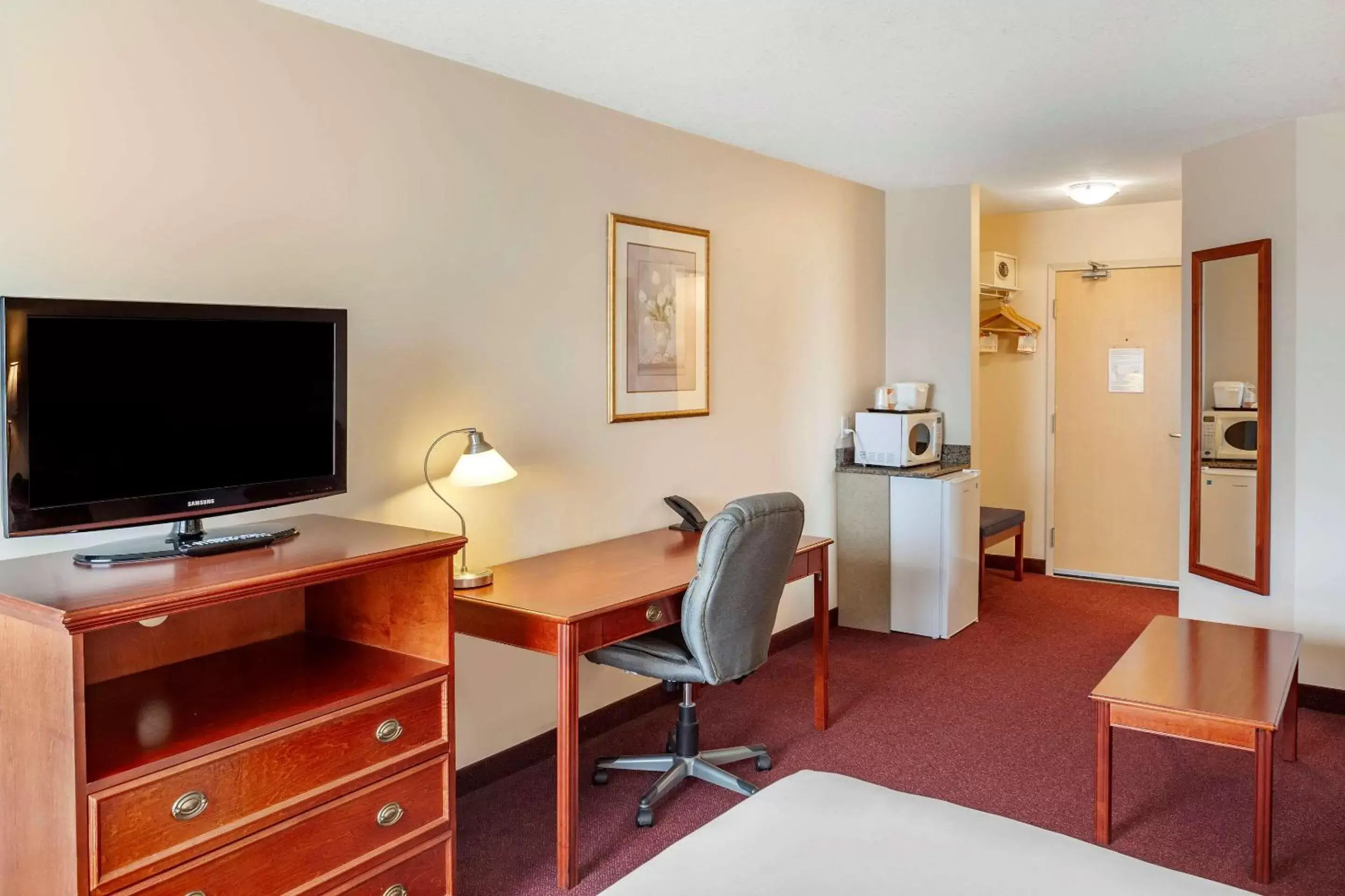 Photo of the whole room, TV/Entertainment Center in Quality Inn & Suites Edmonton International Airport